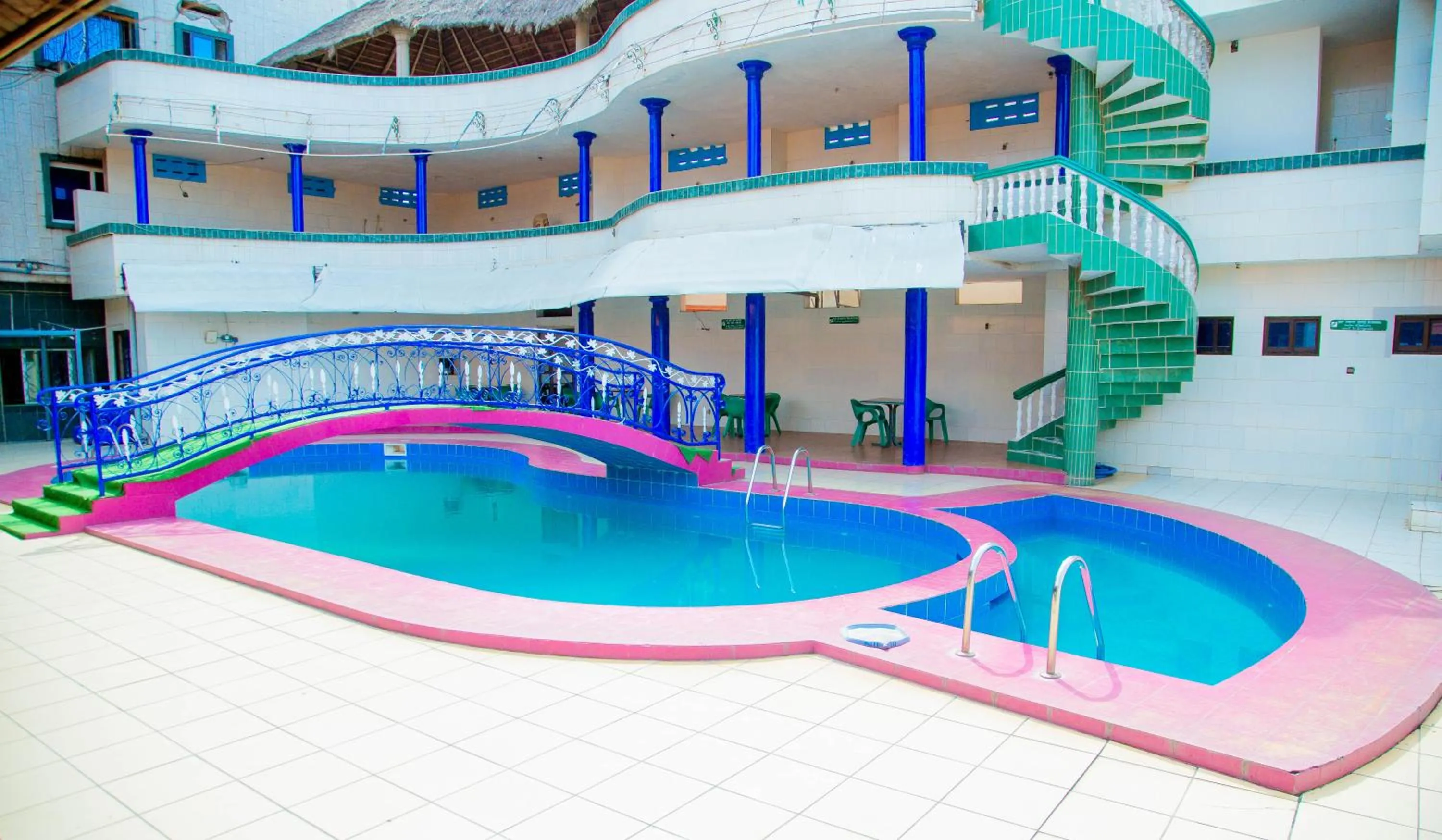 Swimming pool in New Green Horse Hotel
