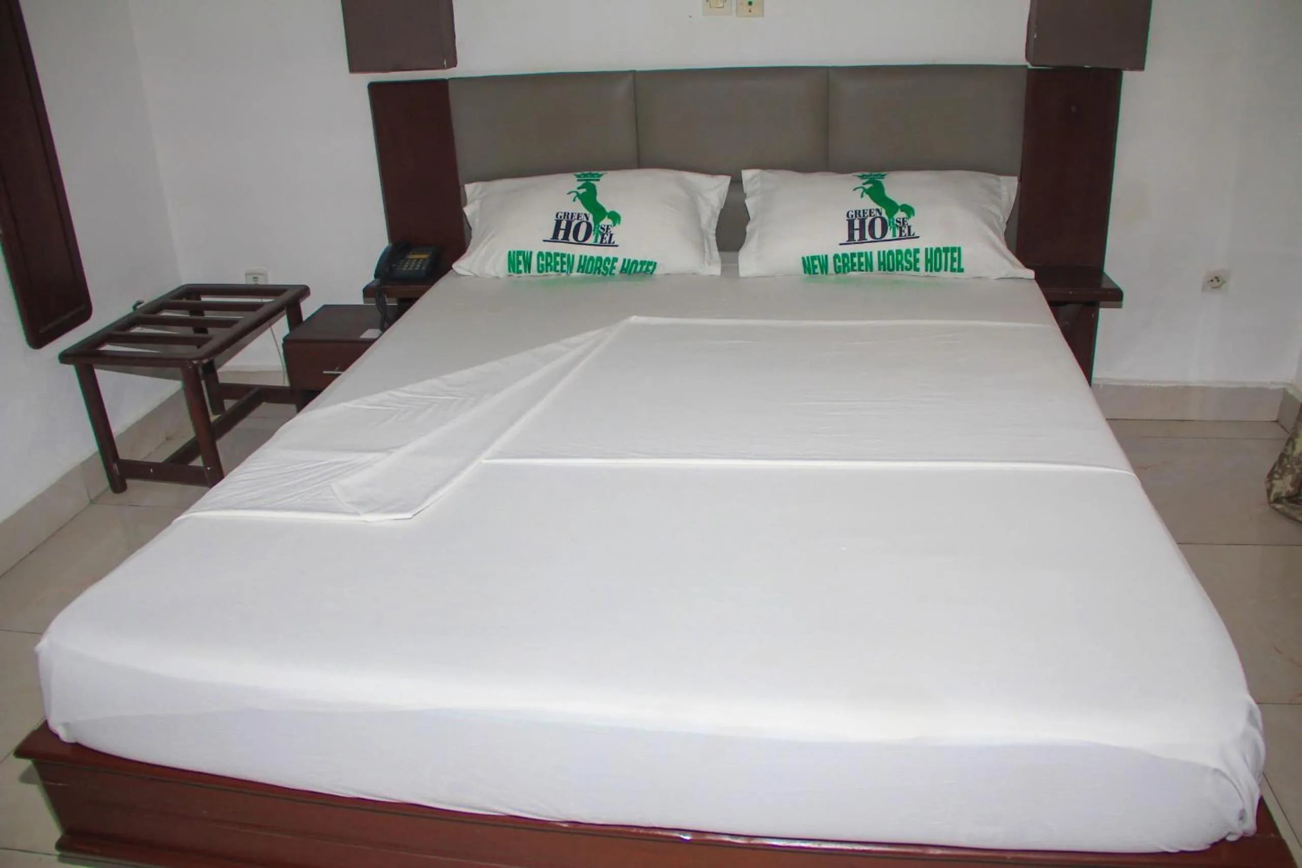 Bedroom, Bed in New Green Horse Hotel