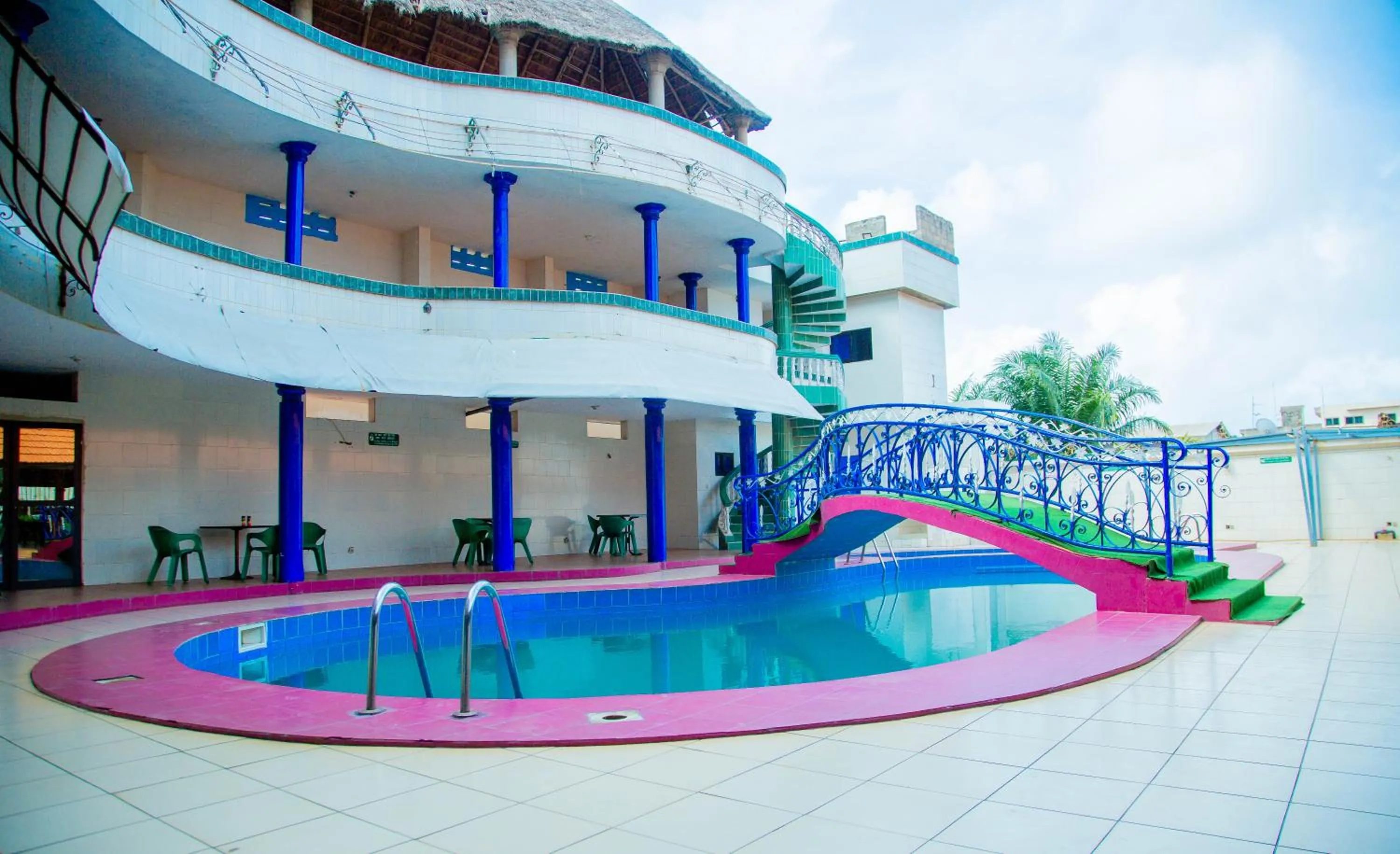 Swimming pool in New Green Horse Hotel