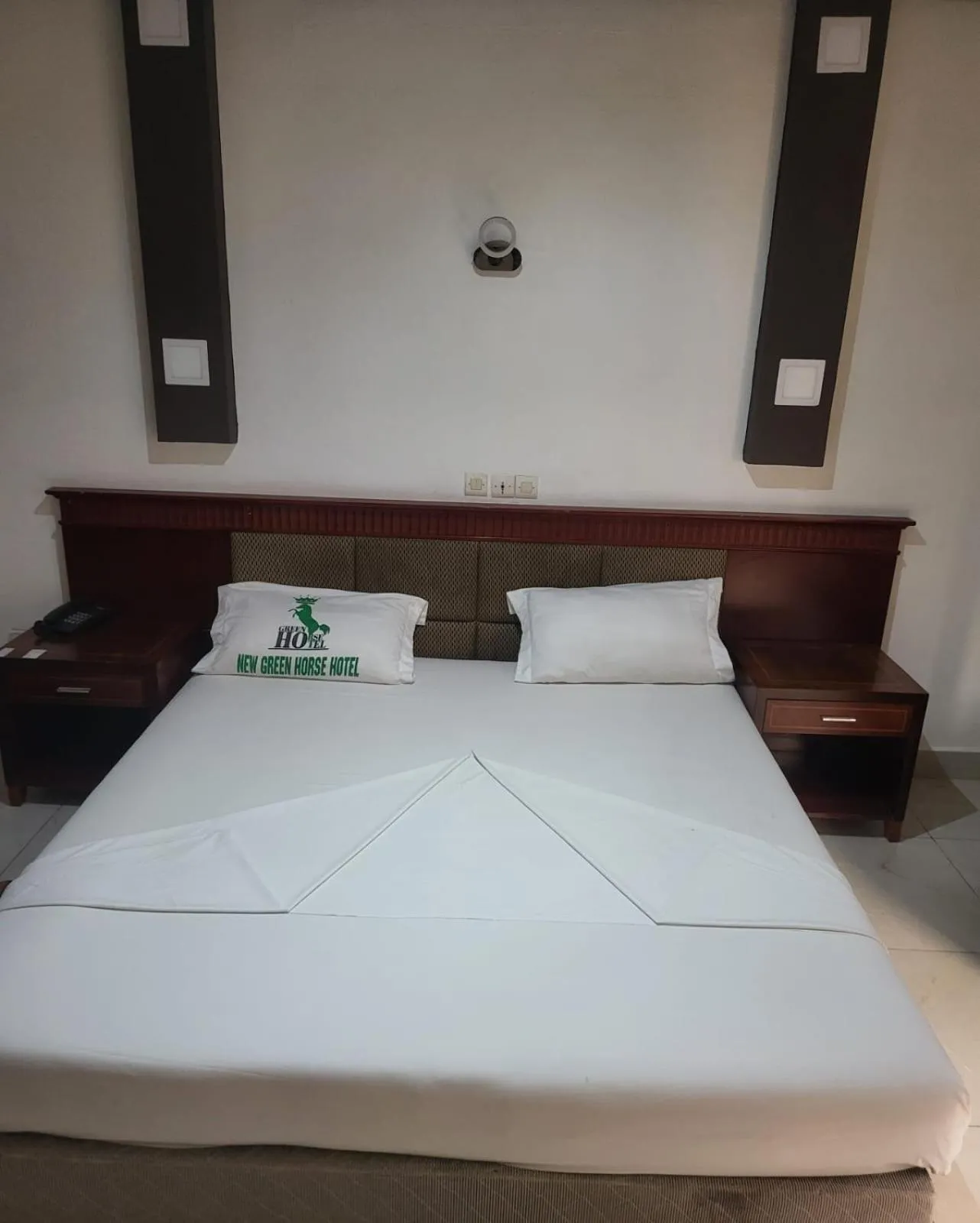 Bedroom, Bed in New Green Horse Hotel