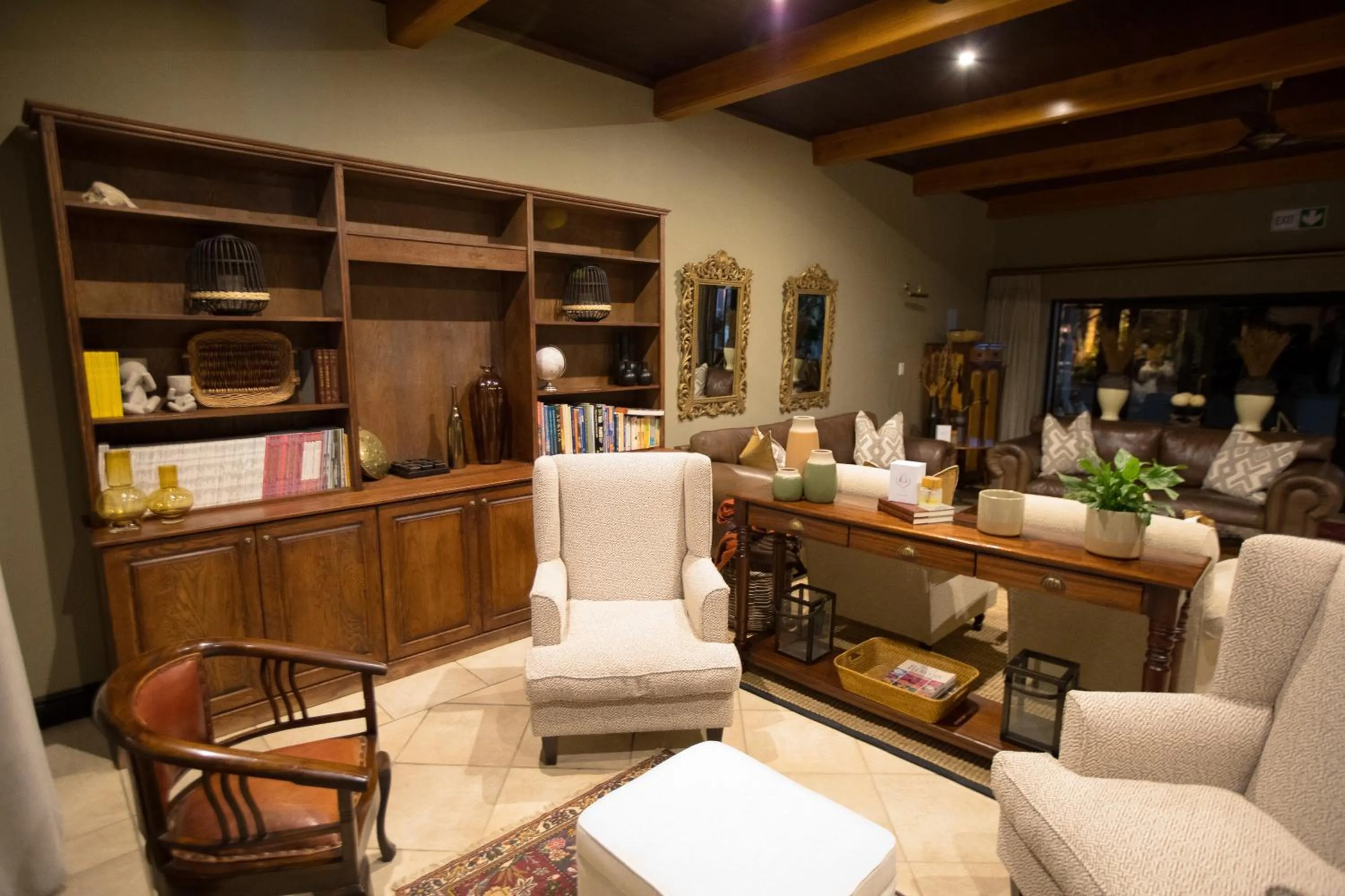 Communal lounge/ TV room in Swartberg Private Game Lodge