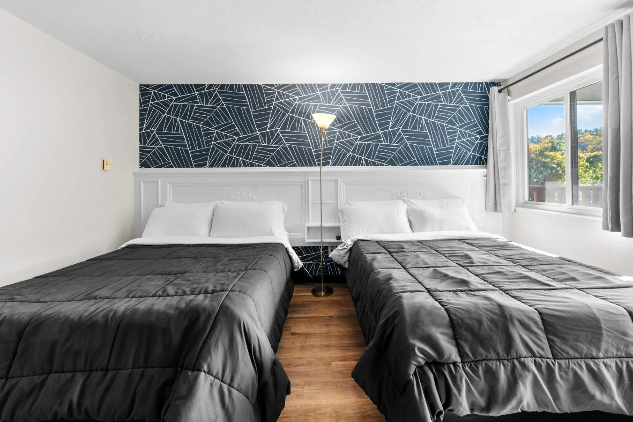 Bed in Green Harbor Hotel