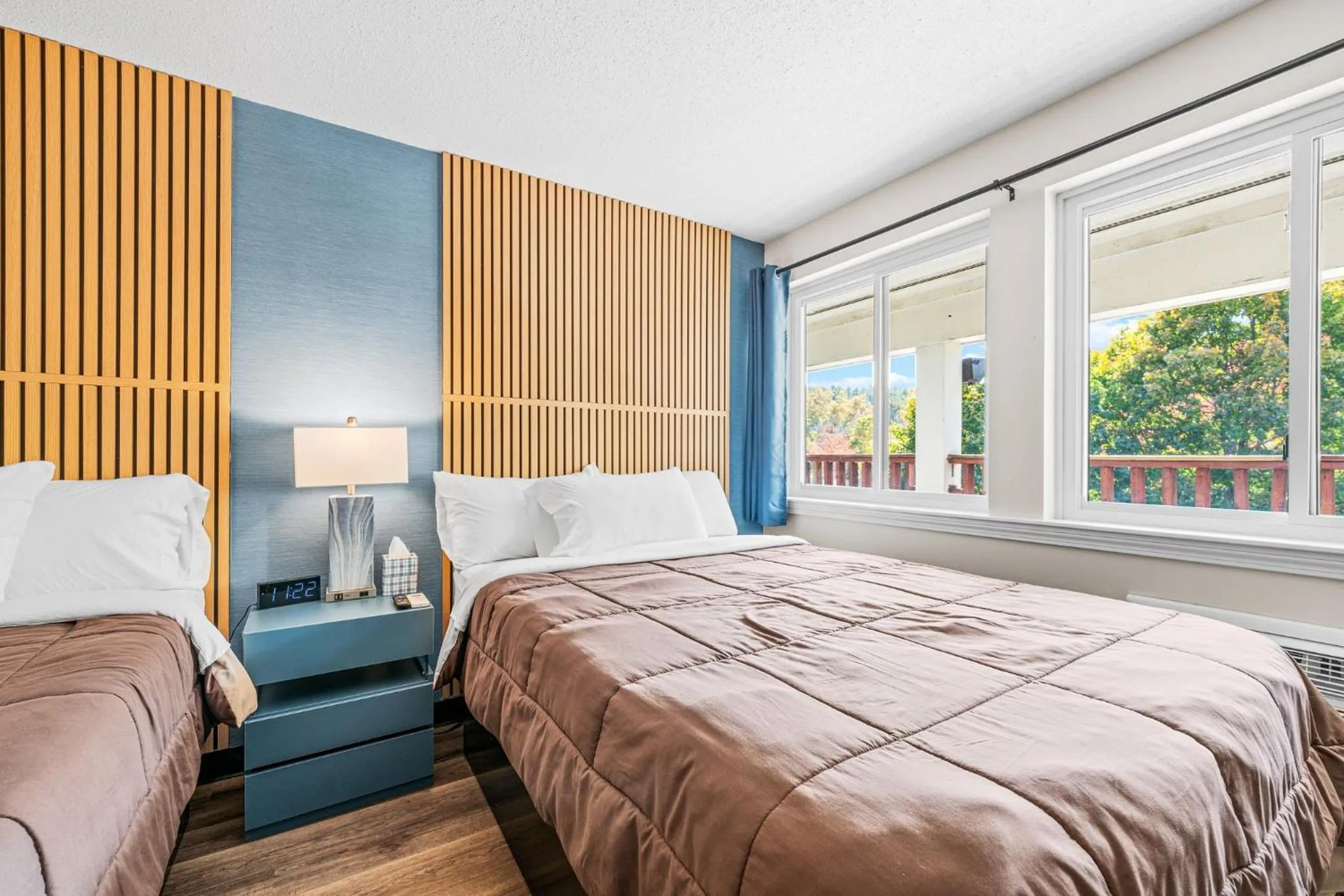 Bed in Green Harbor Hotel