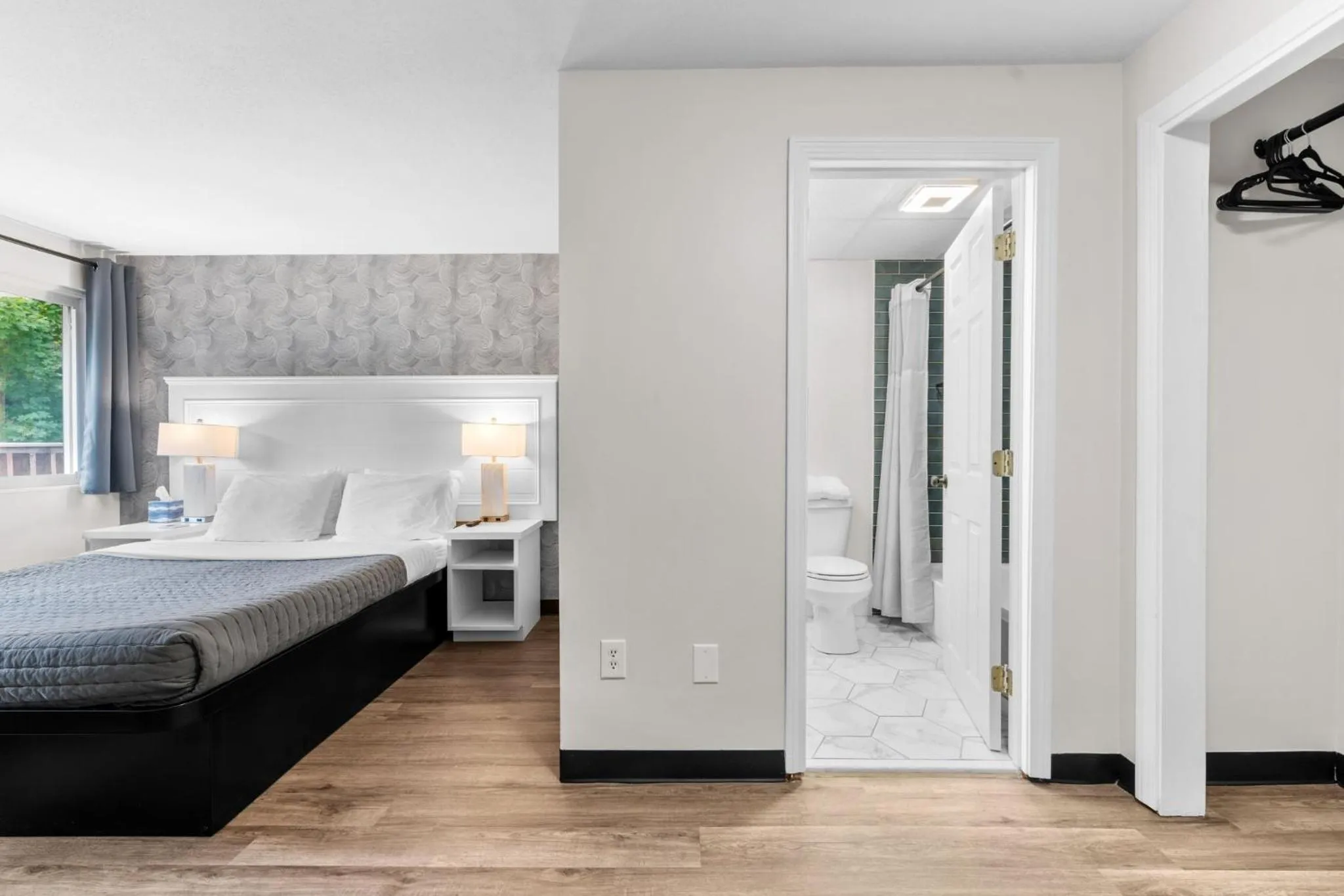 Bed in Green Harbor Hotel