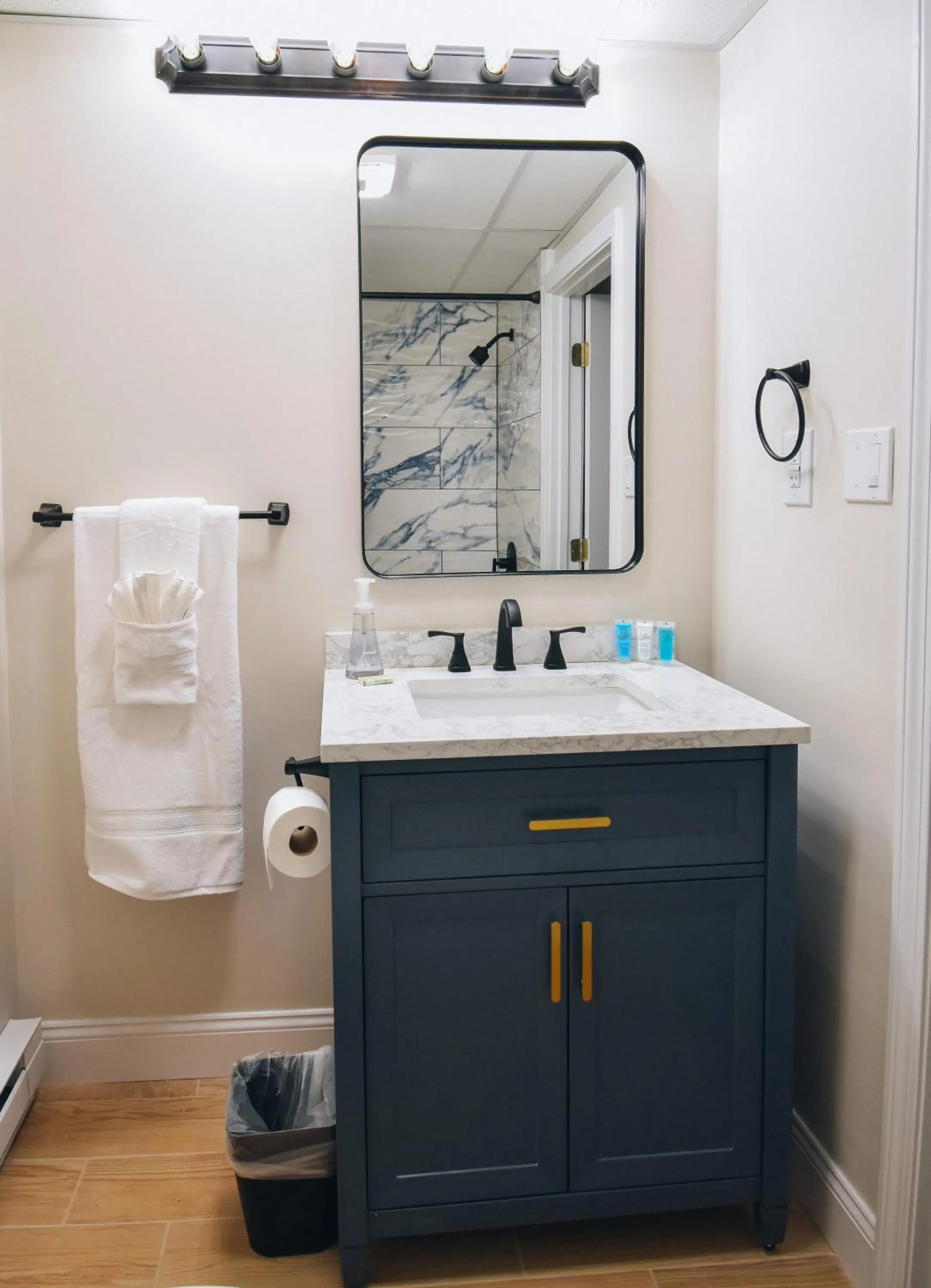 Bathroom in Green Harbor Hotel