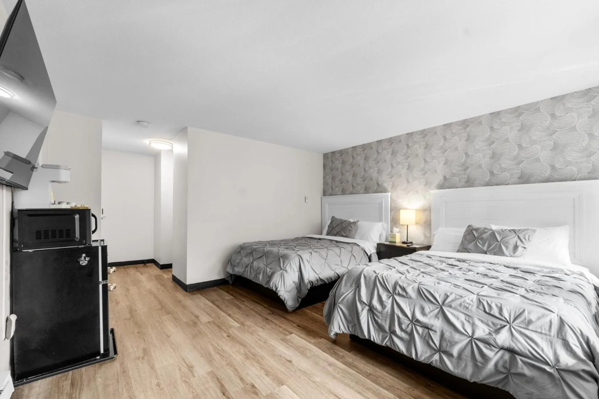 Bed in Green Harbor Hotel