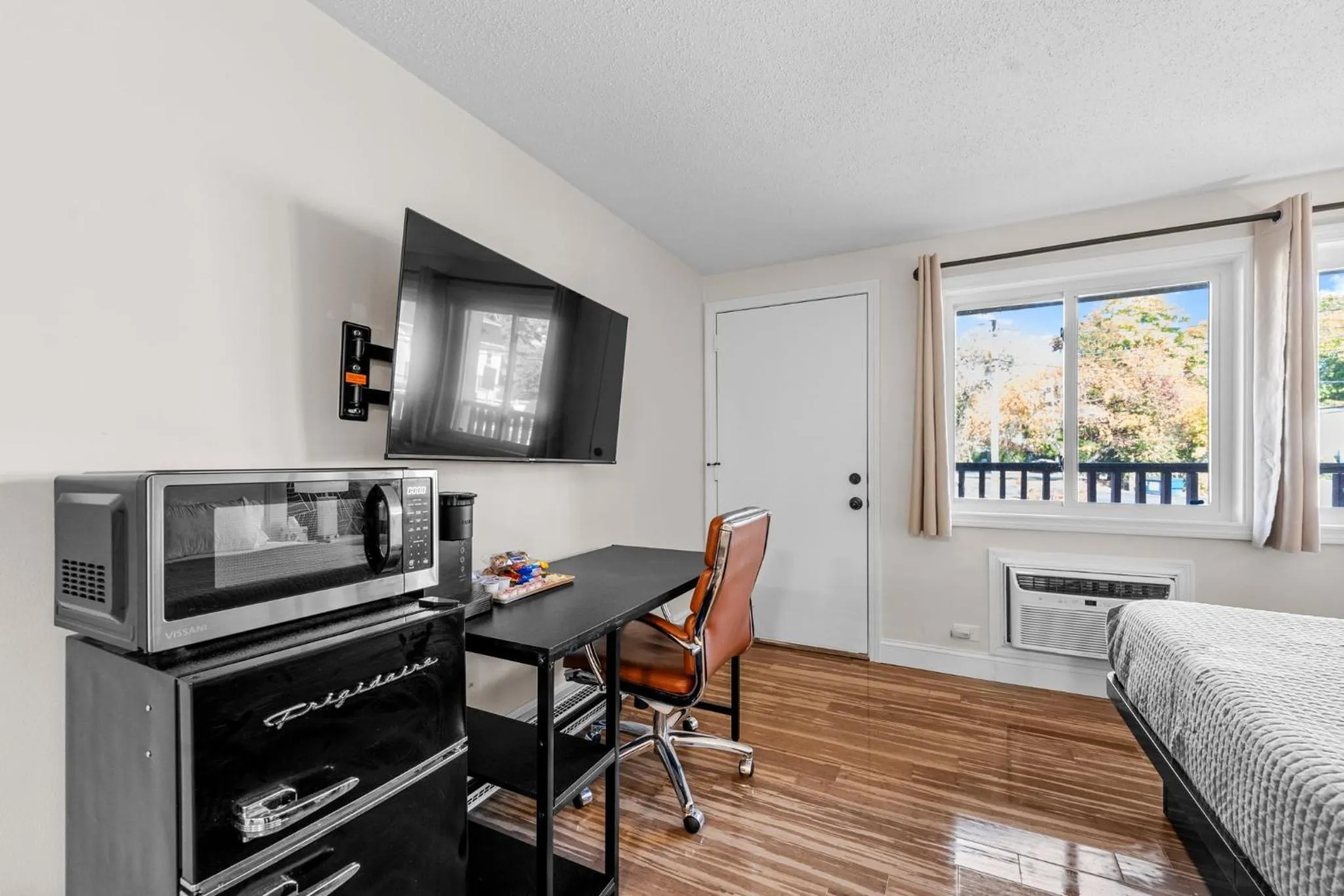 Bed in Green Harbor Hotel