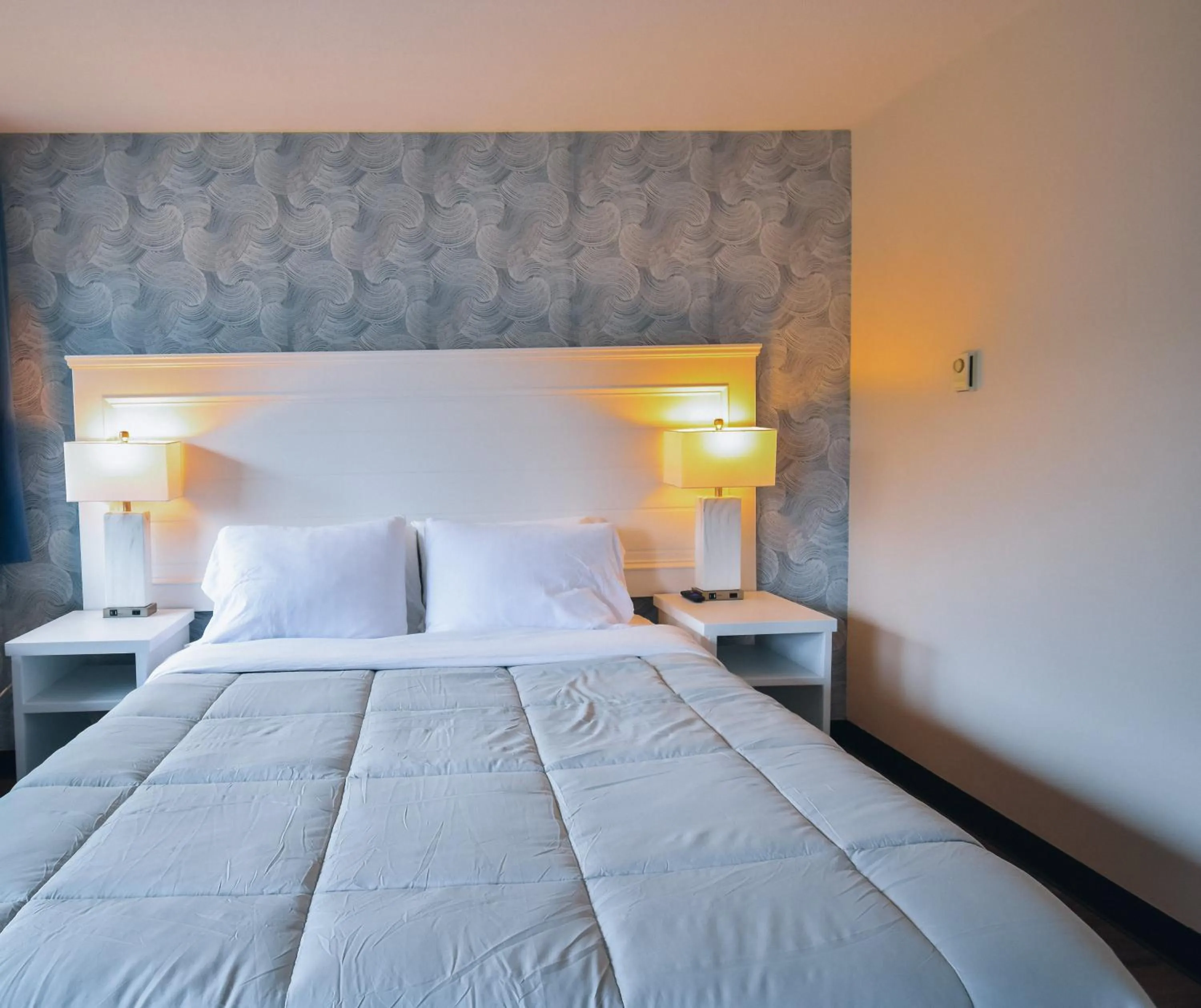 Bed in Green Harbor Hotel