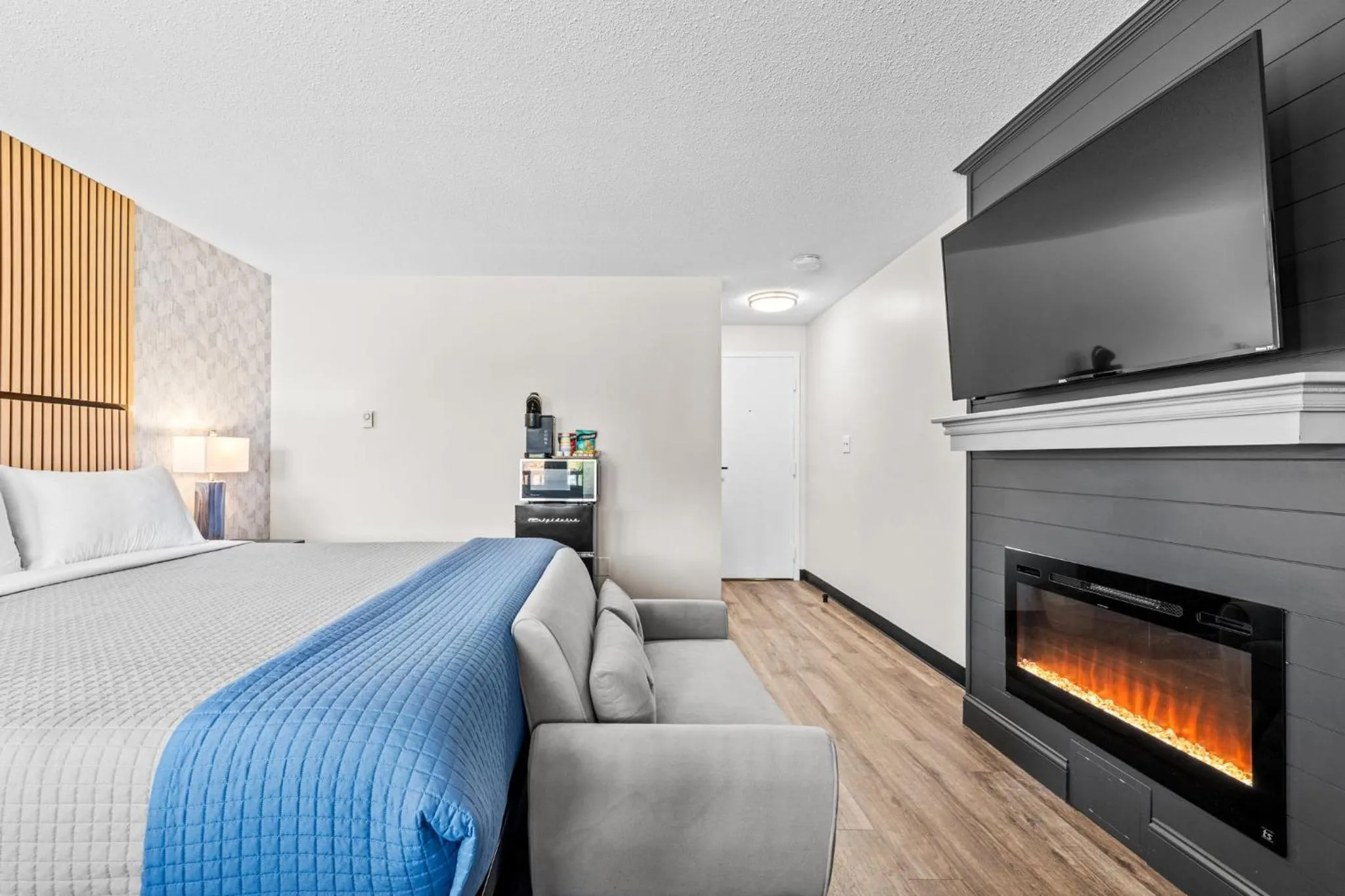 Bed in Green Harbor Hotel