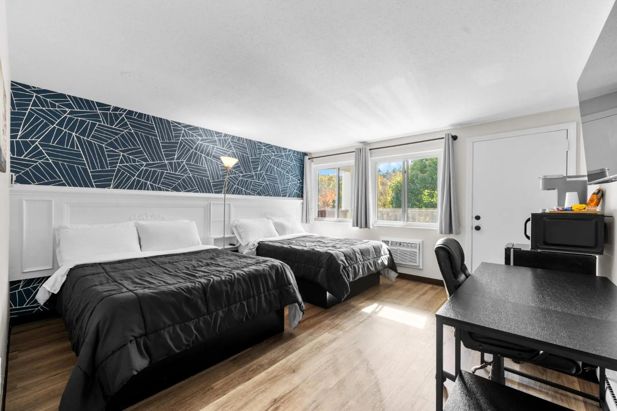 Bed in Green Harbor Hotel