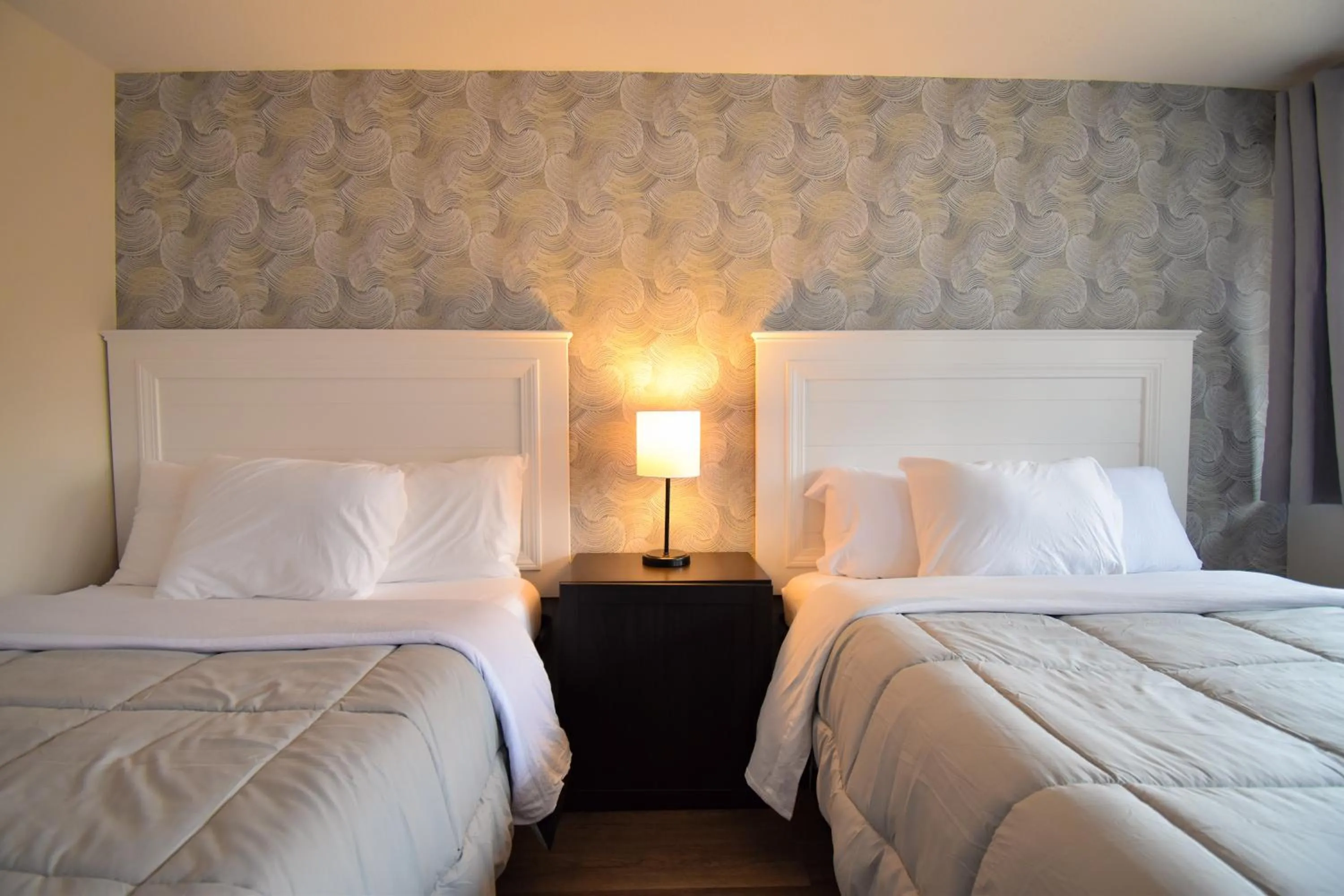 Bed in Green Harbor Hotel