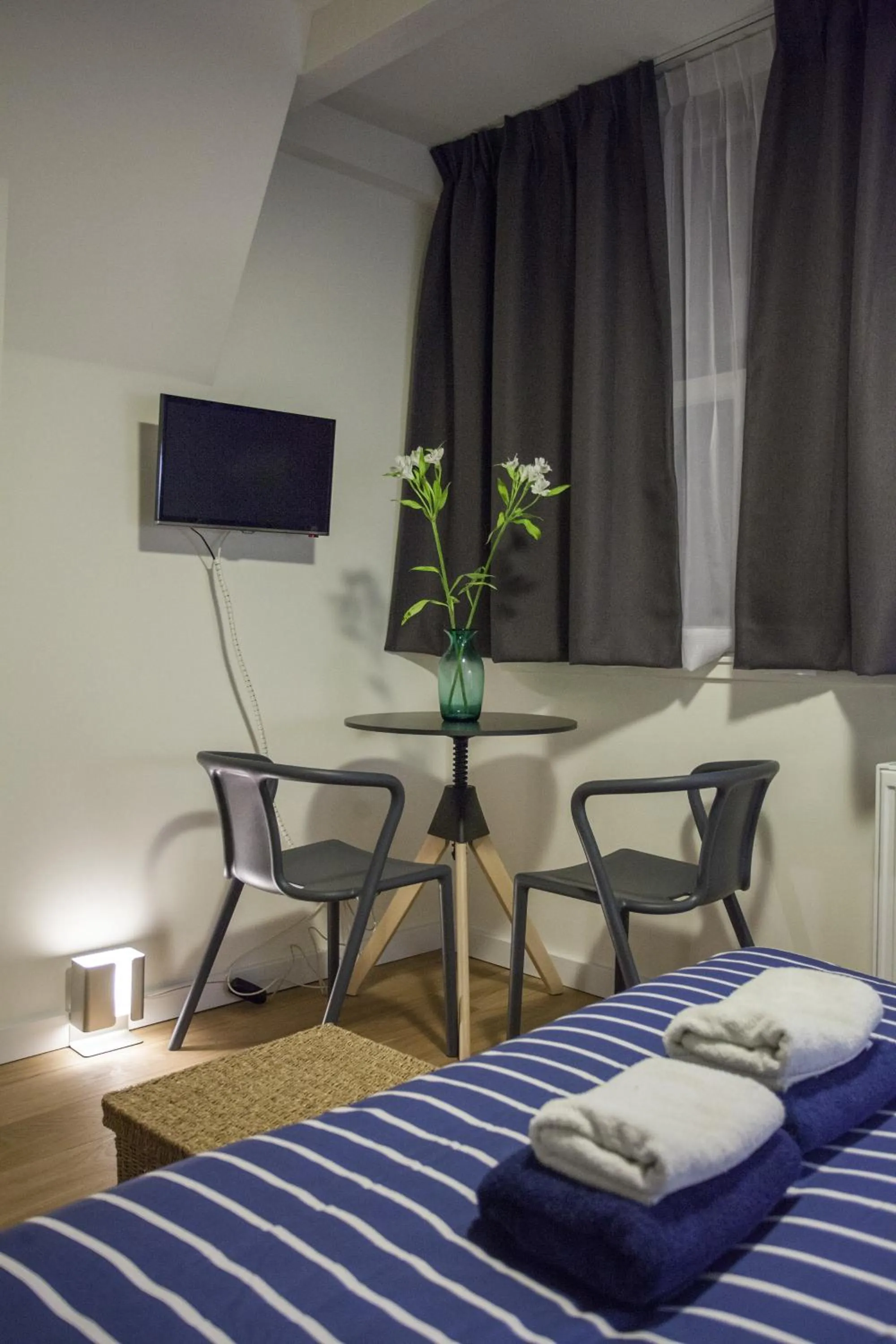 TV and multimedia, Bed in Kuwadro Guesthouse Jordaan