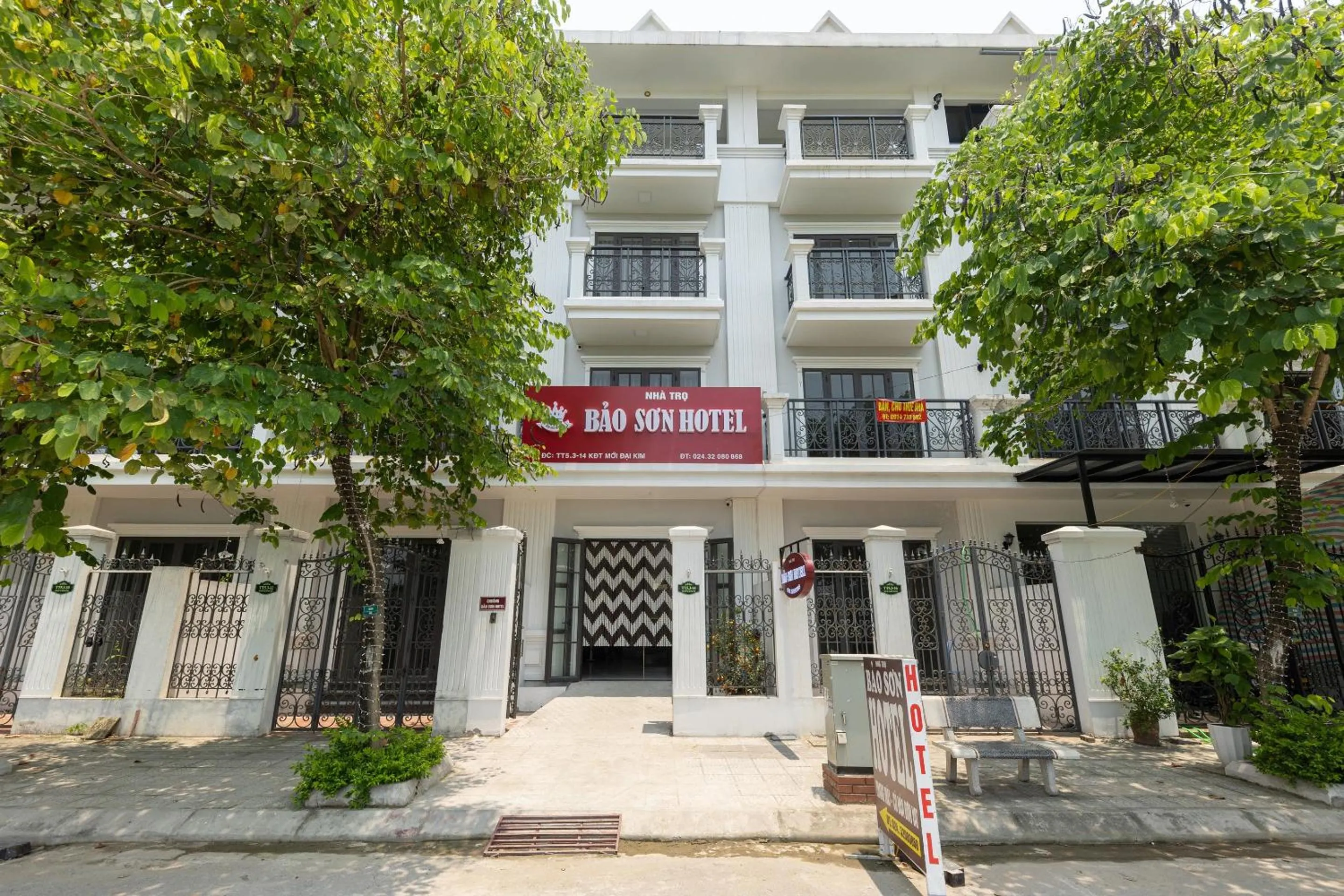 Facade/entrance in OYO 1238 Bao Son Hotel