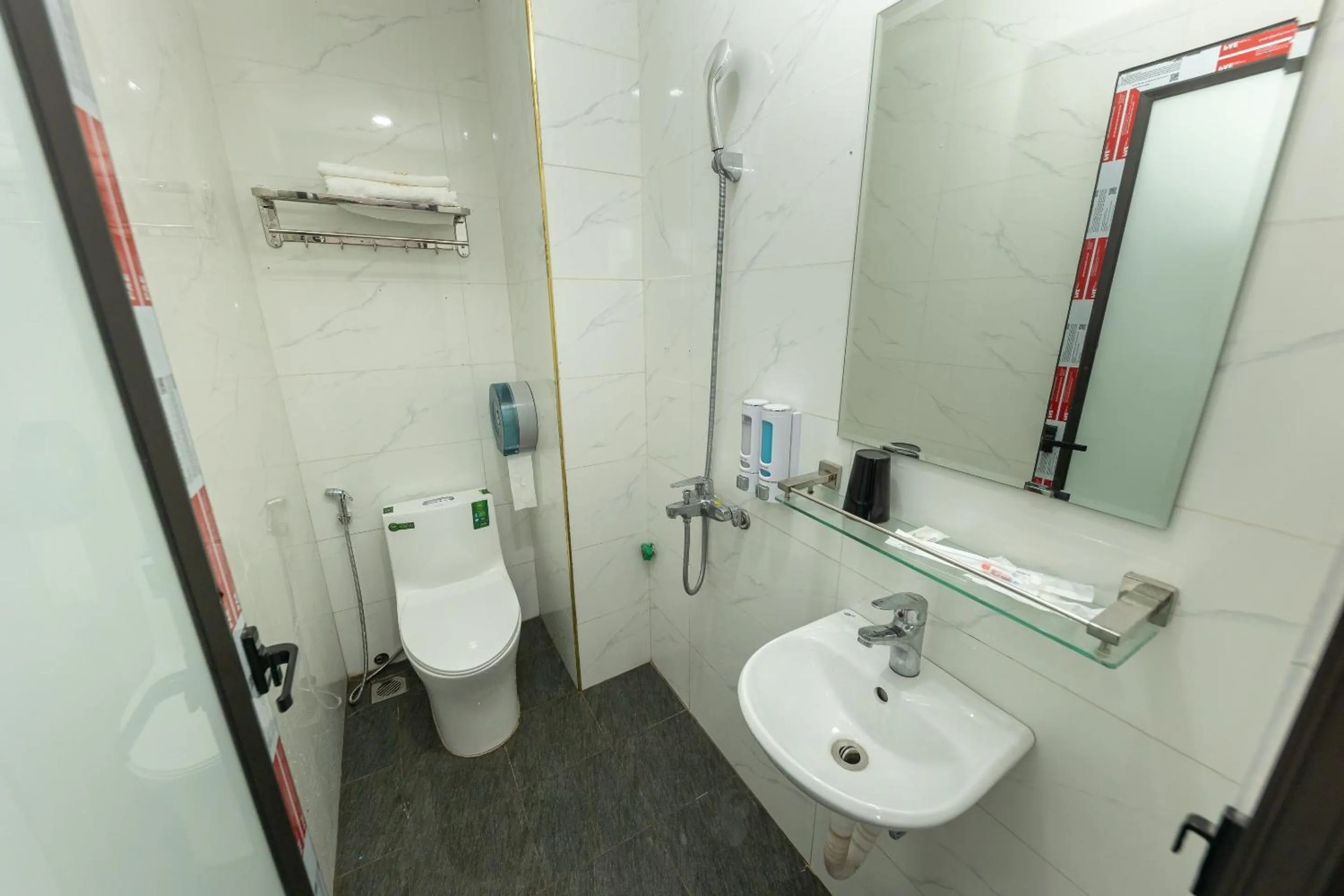 Bathroom in OYO 1238 Bao Son Hotel