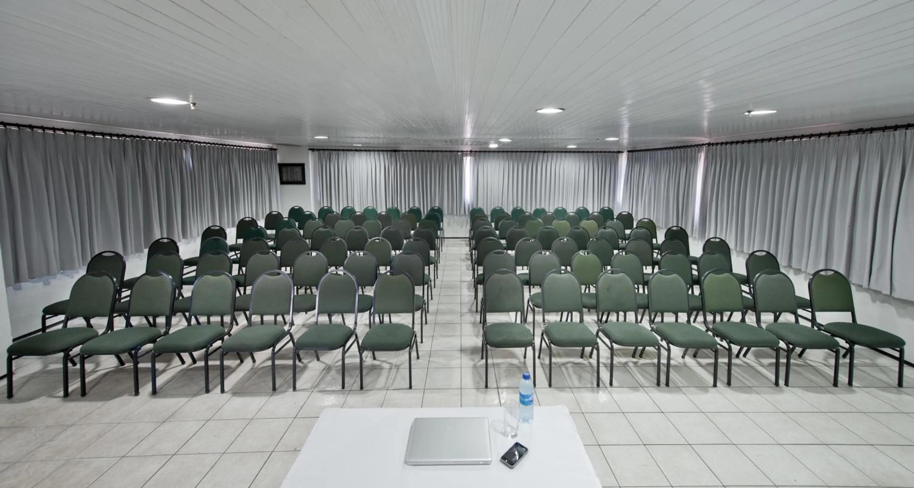 Business facilities in Iracema Travel
