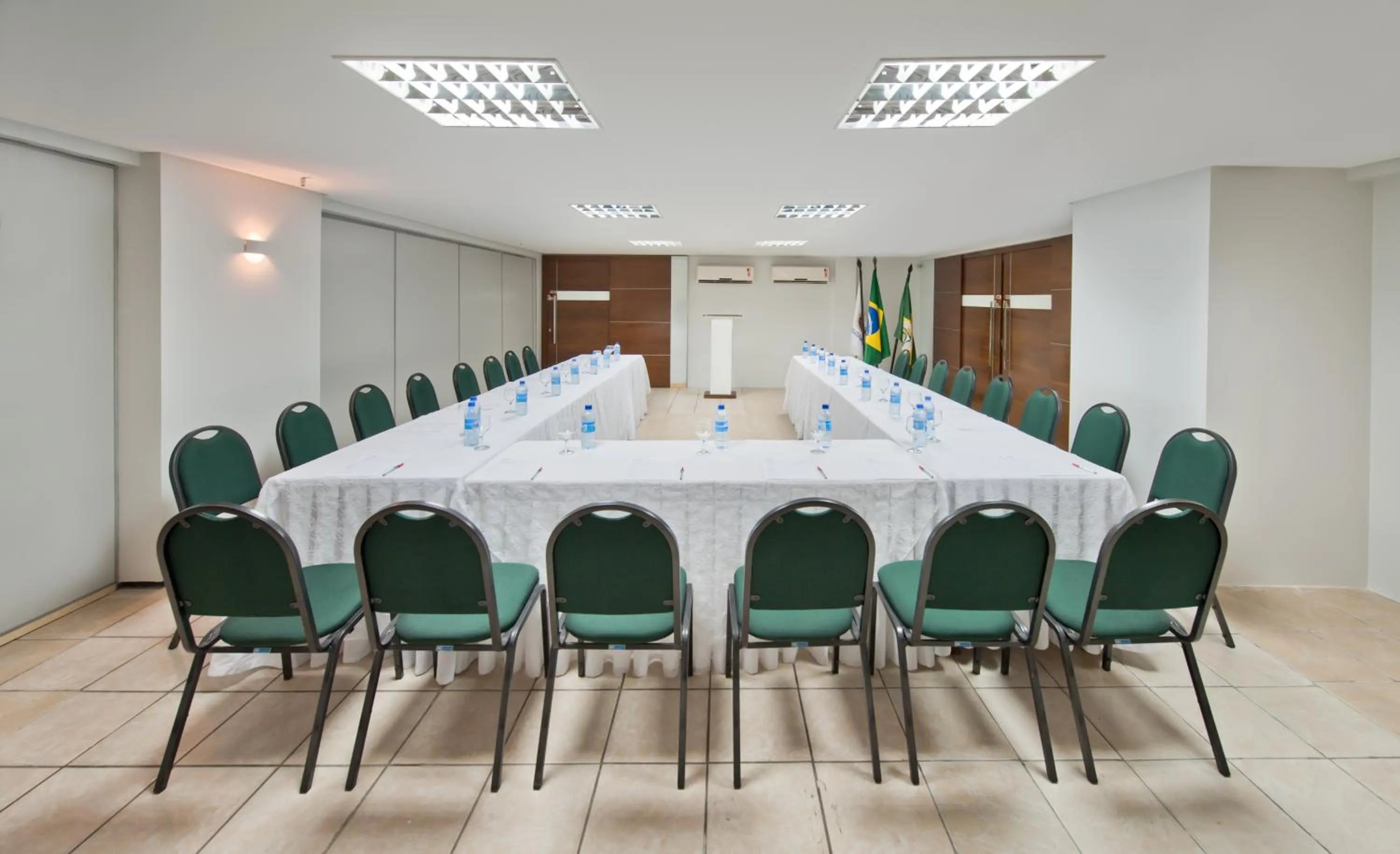 Business facilities in Iracema Travel