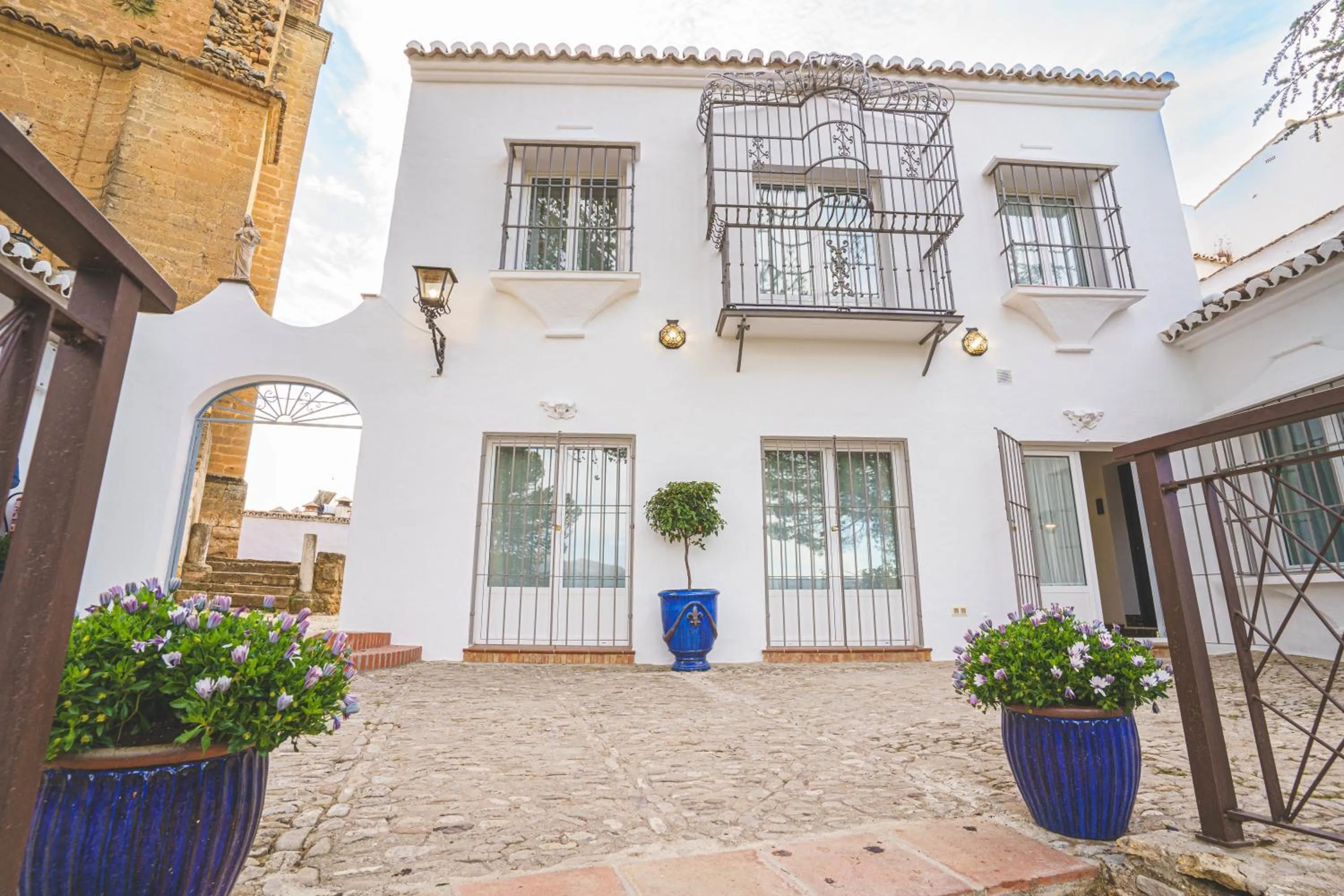 Property building in Hotel Boutique Palacio De La Duquesa