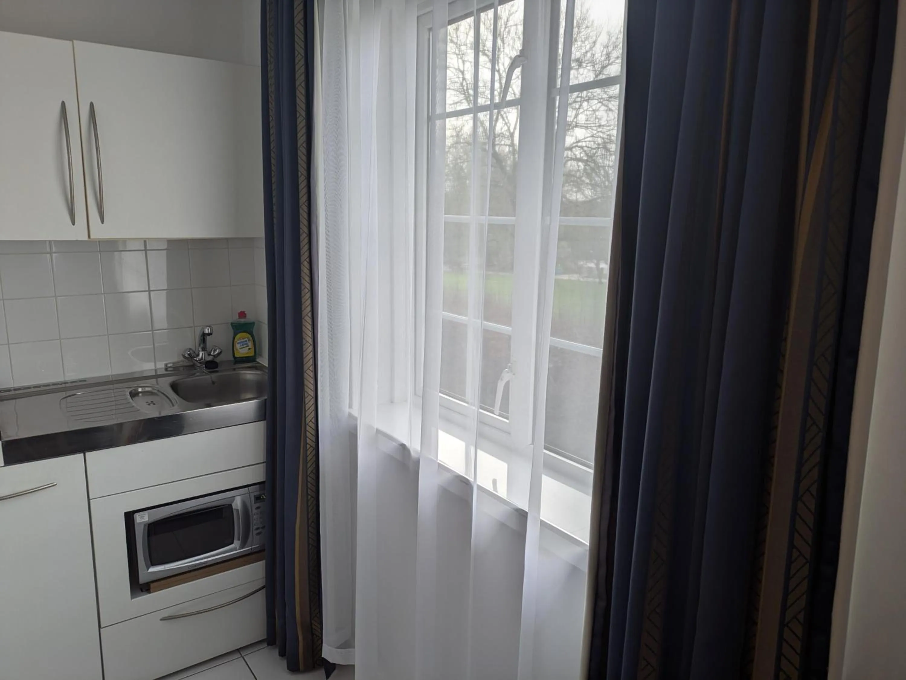 Kitchen or kitchenette in Best Western Homestead Court Hotel