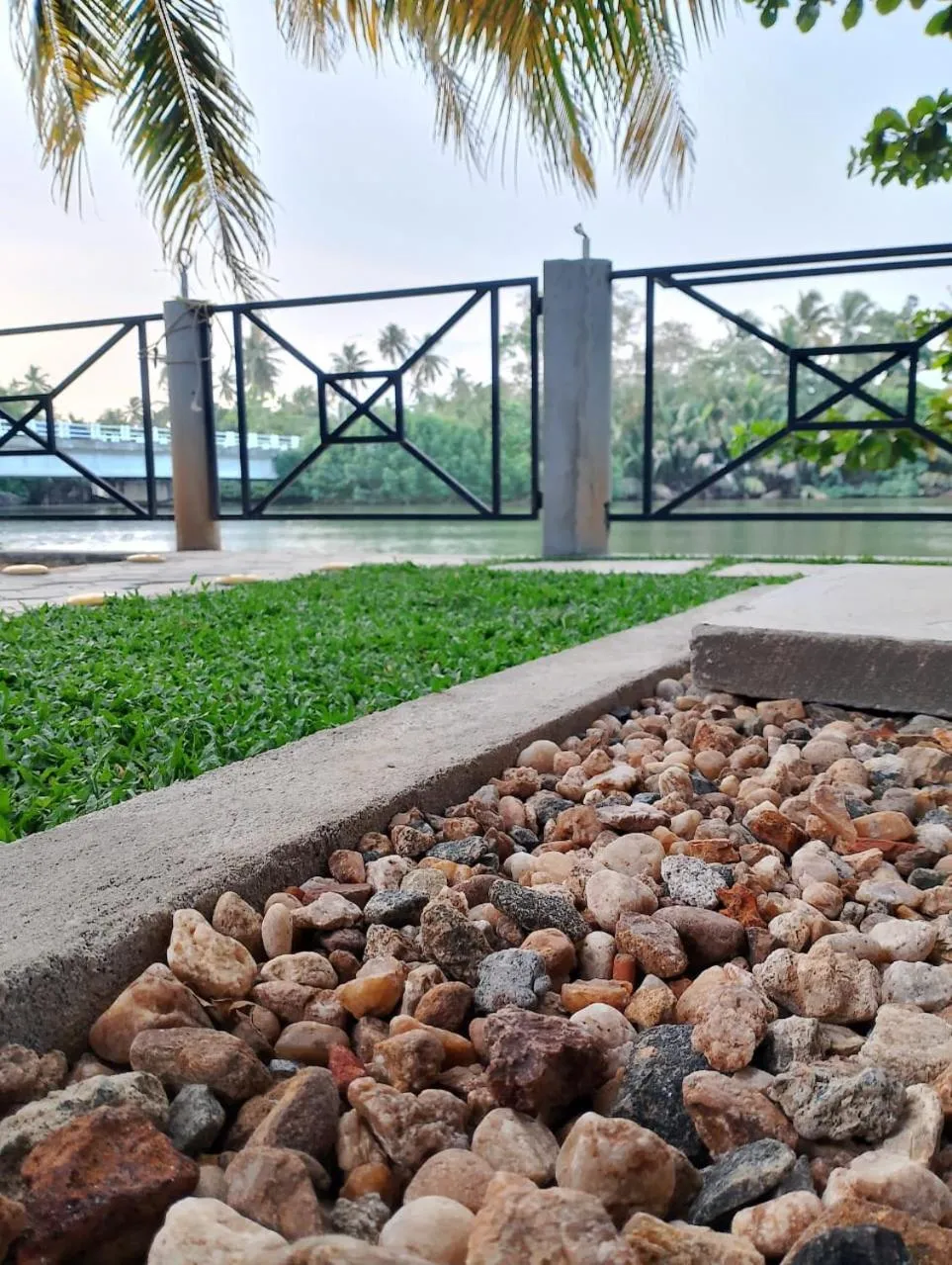 Luvi Lucas River Side