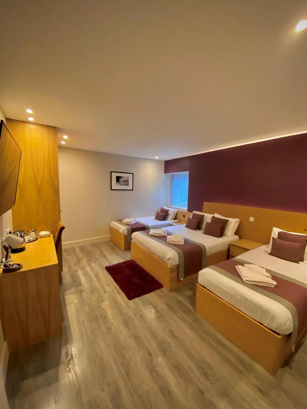 Bedroom, Bed in Holtwhites Hotel