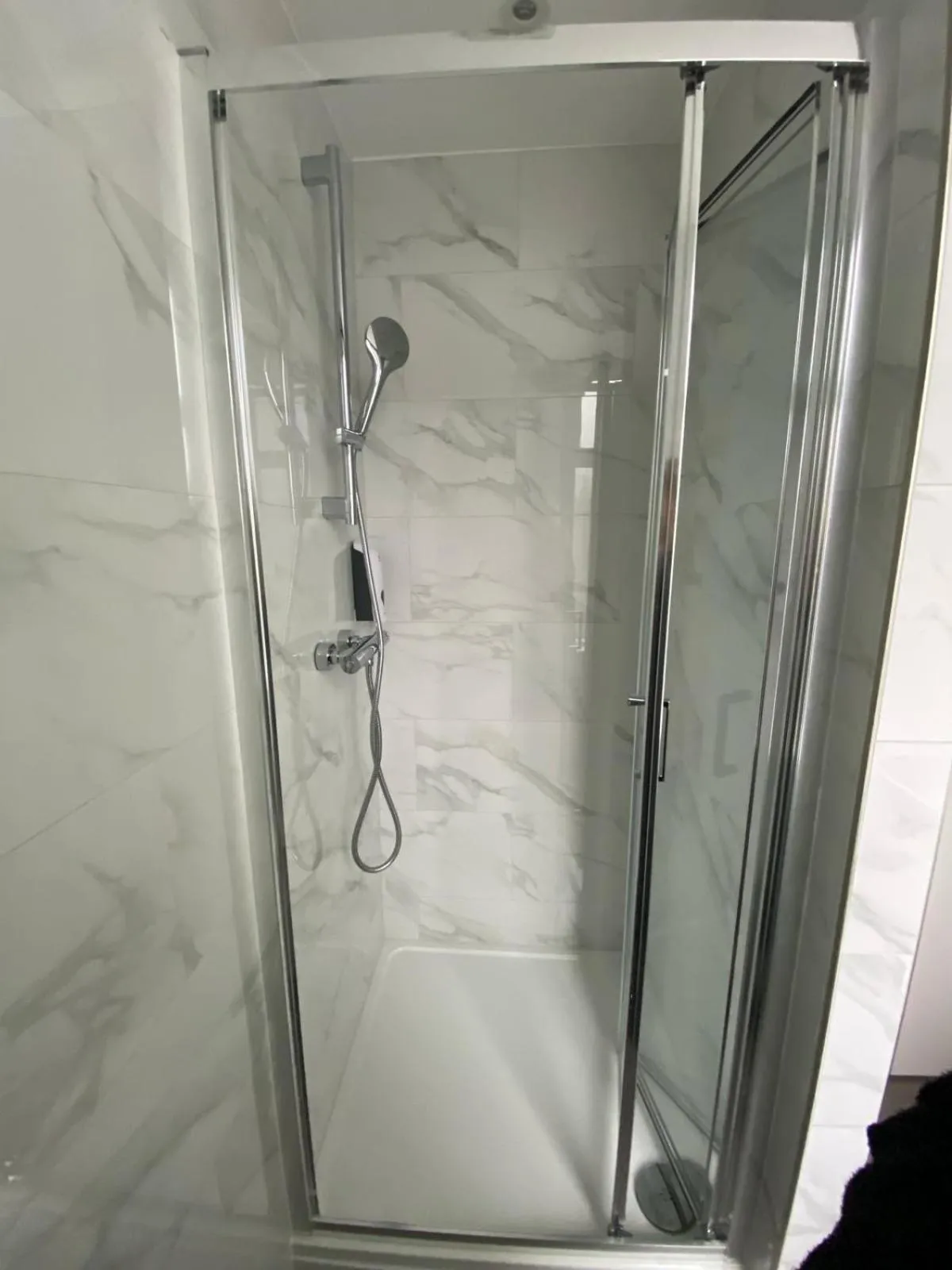 Shower in Holtwhites Hotel