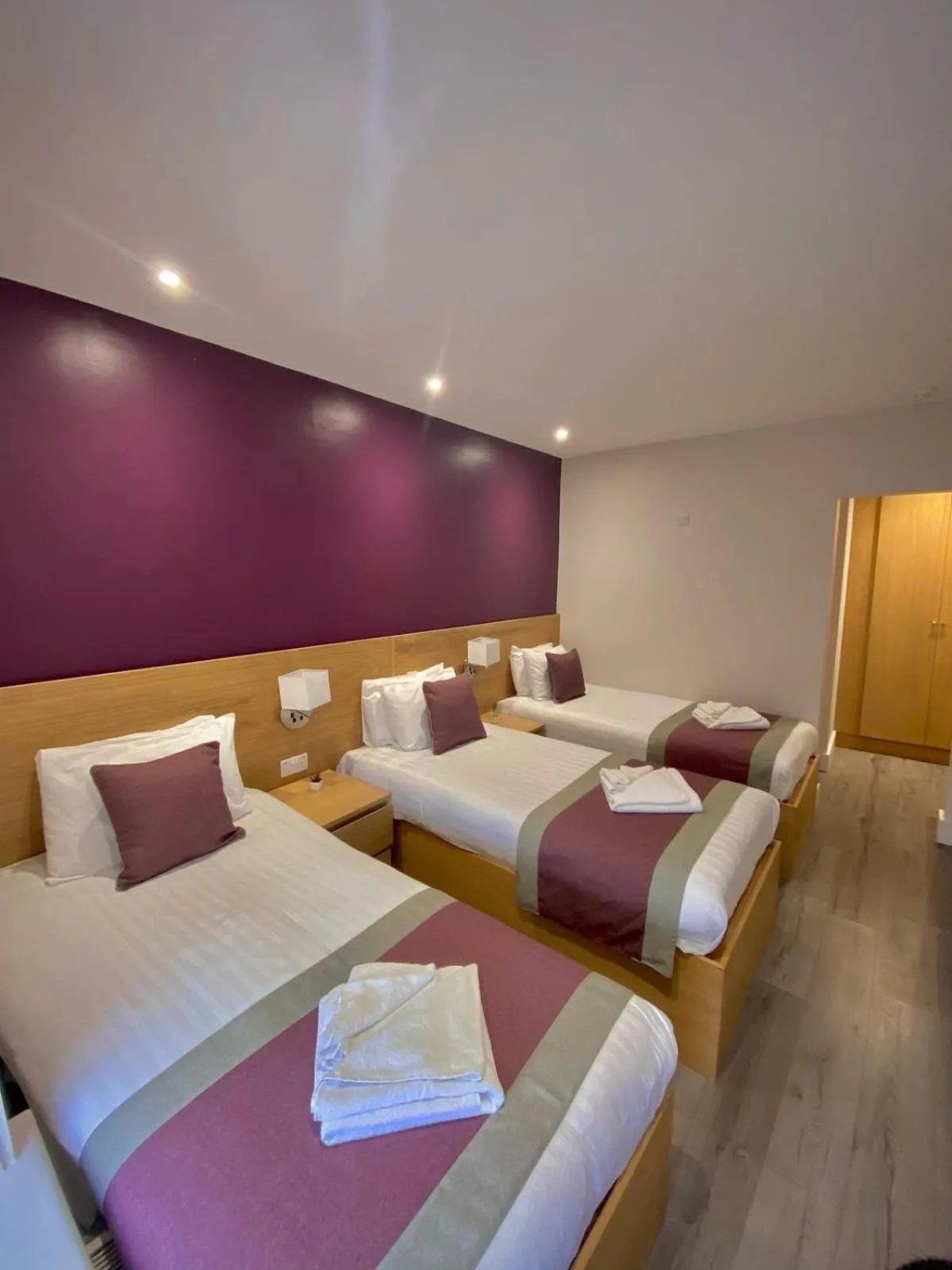 Bedroom, Bed in Holtwhites Hotel