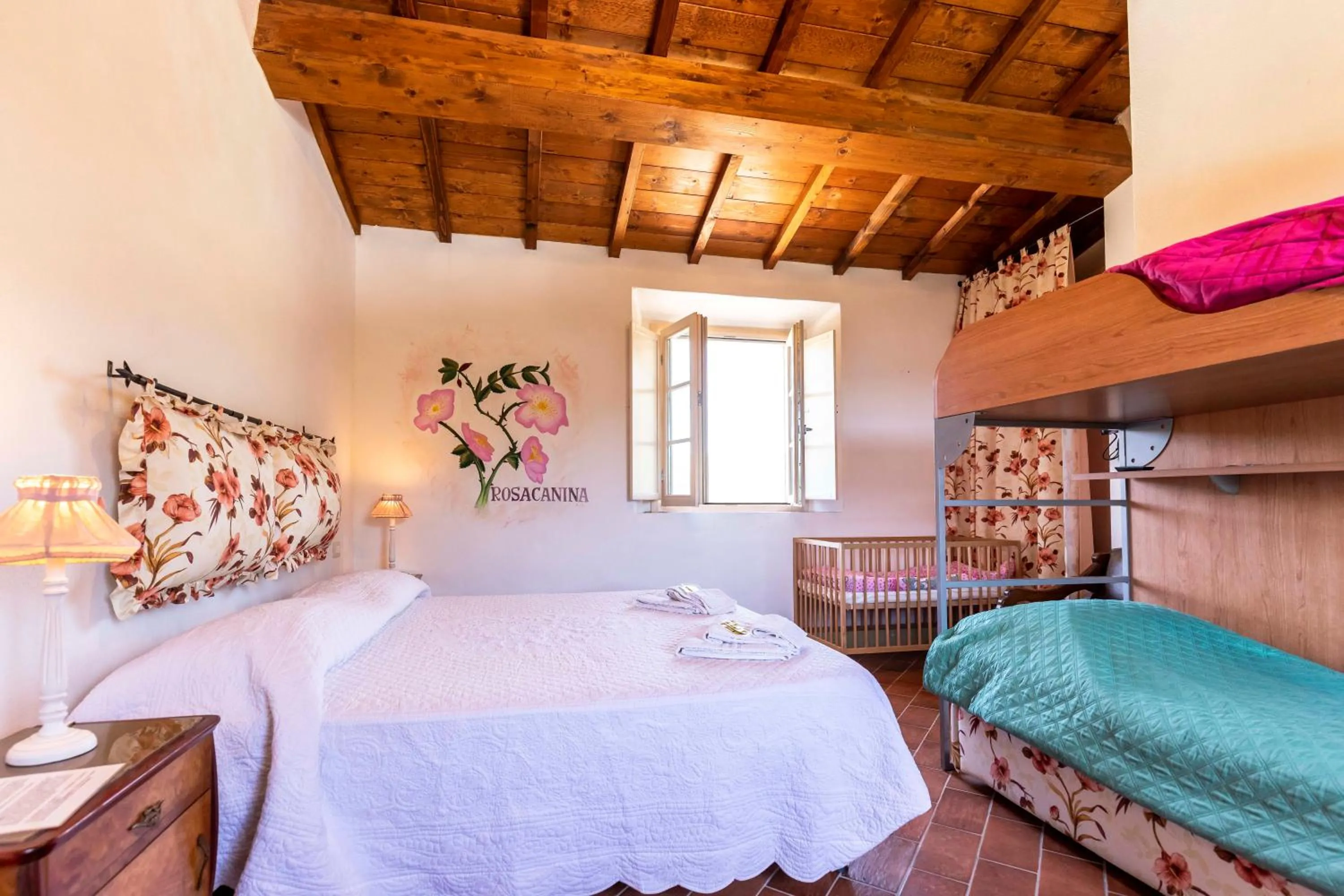Shower, Bed in Agriturismo La Mignola