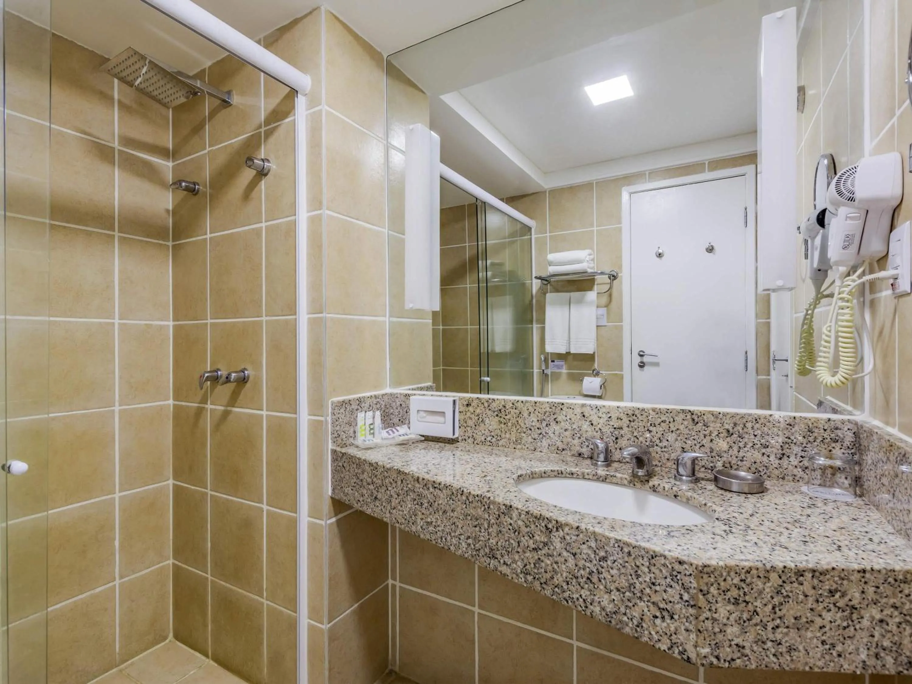 Shower in Mercure Fortaleza Meireles
