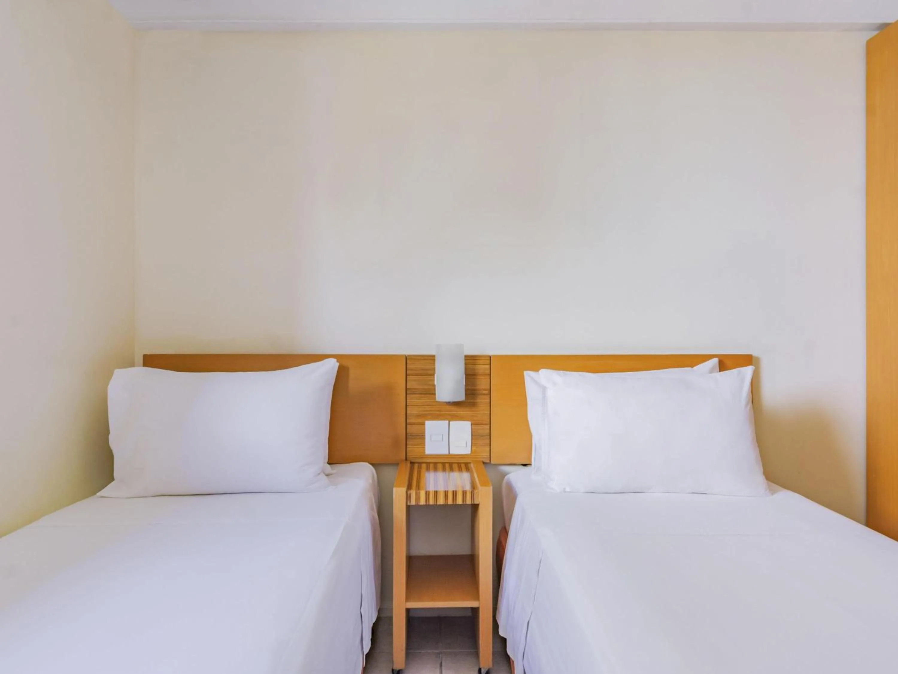 Photo of the whole room, Bed in Mercure Fortaleza Meireles