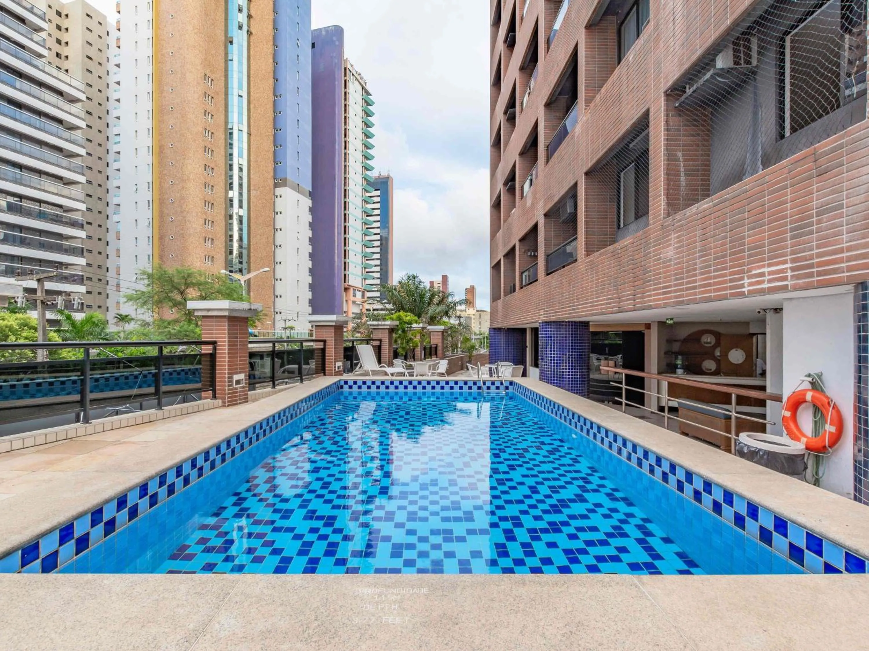 Swimming pool in Mercure Fortaleza Meireles