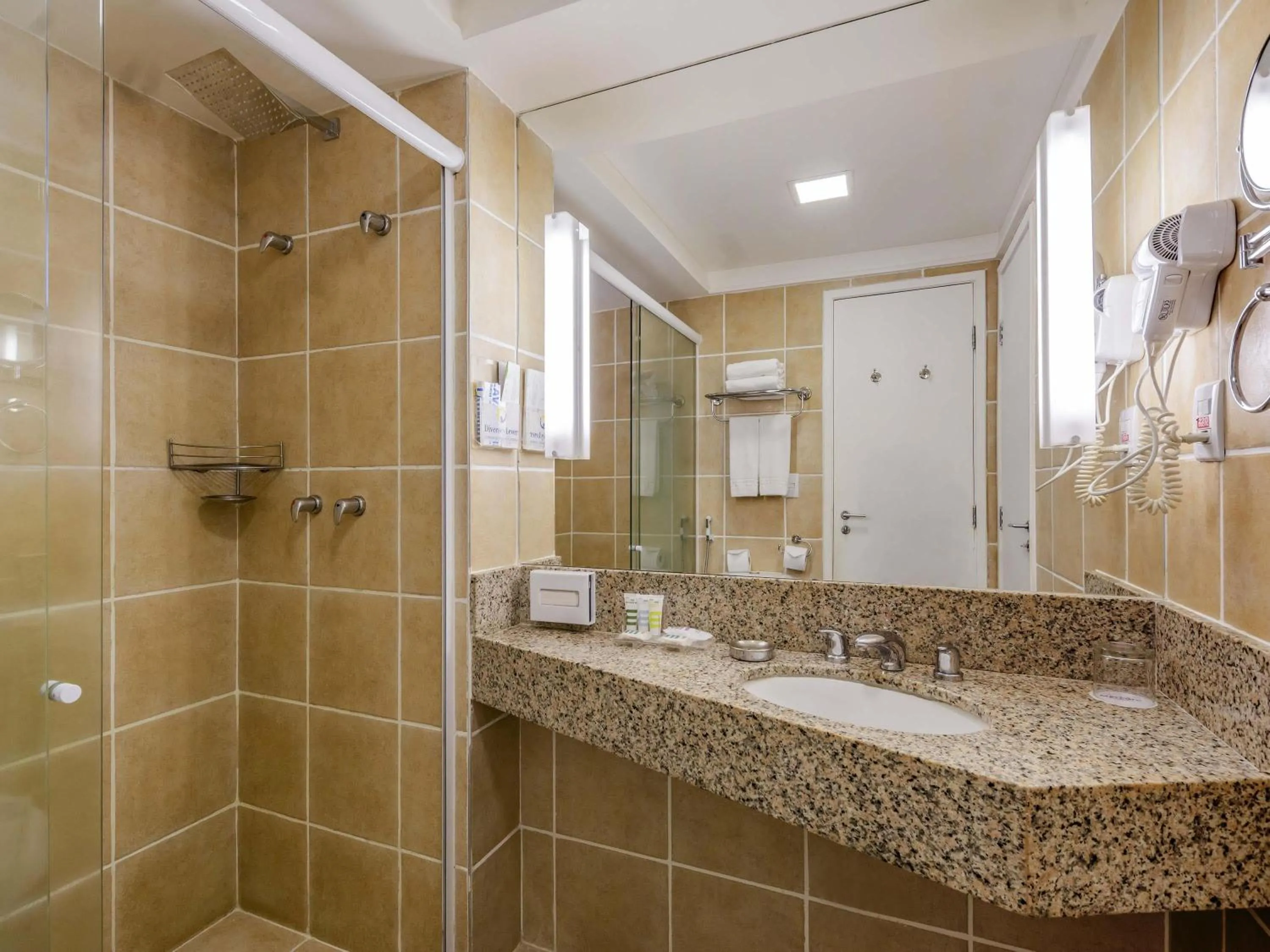 Shower in Mercure Fortaleza Meireles