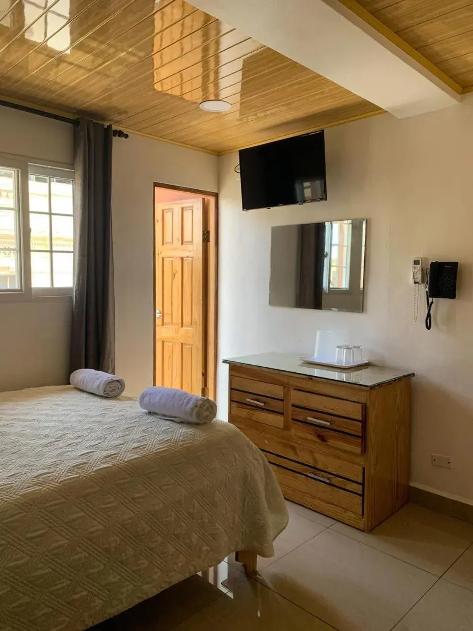 Triple Room in Hotel Internacional de Colón Triple Room in Hotel Internacional de Colón