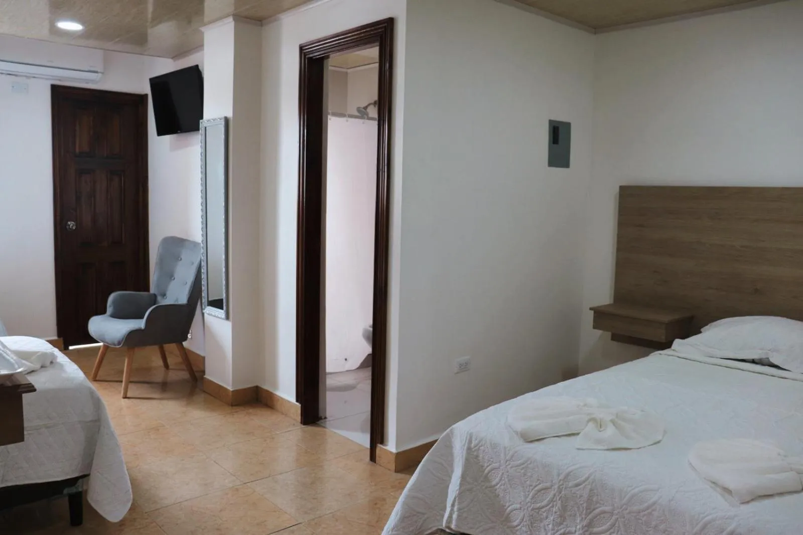 Bed in Hotel Internacional de Colón