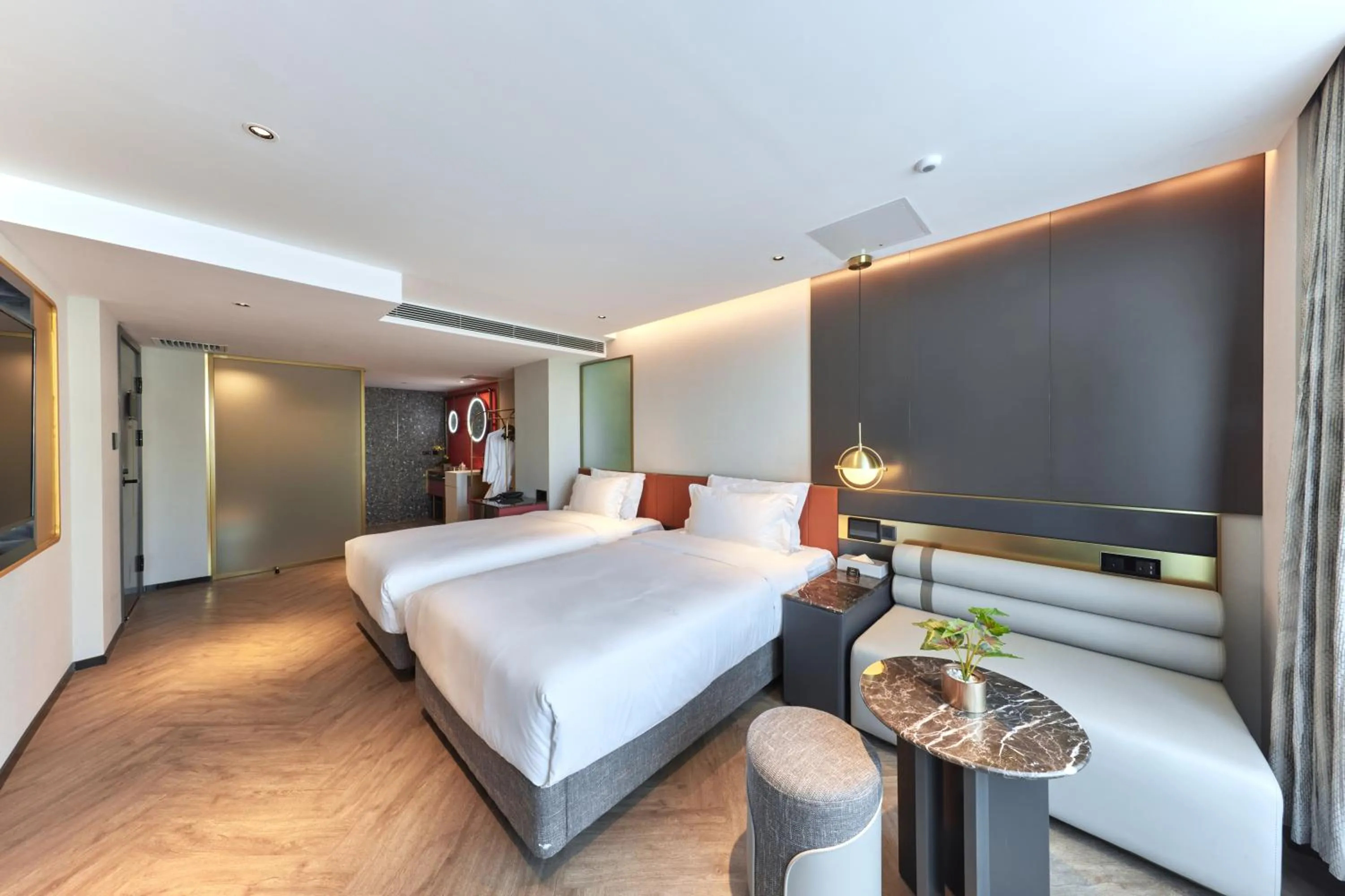 Bed in M Hotel - Beijing Tiananmen Square Qianmen Subway Station