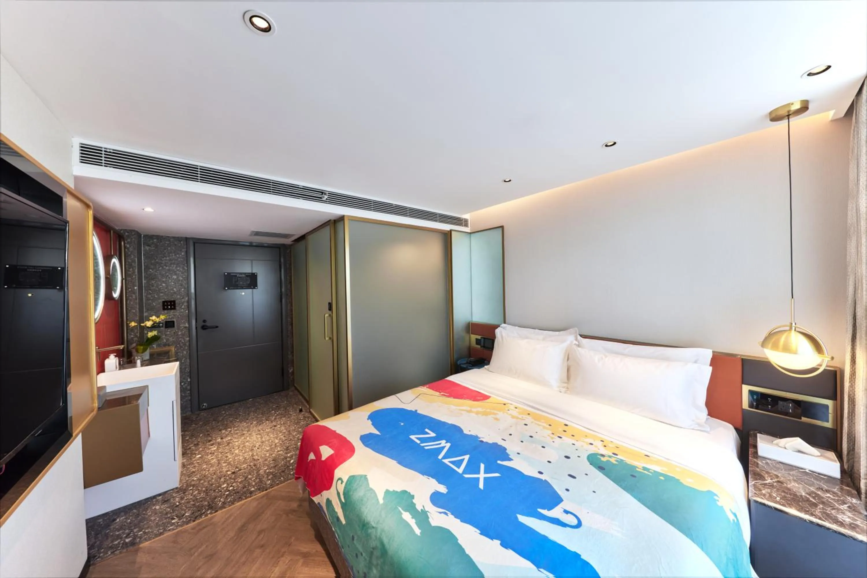 Bed in M Hotel - Beijing Tiananmen Square Qianmen Subway Station