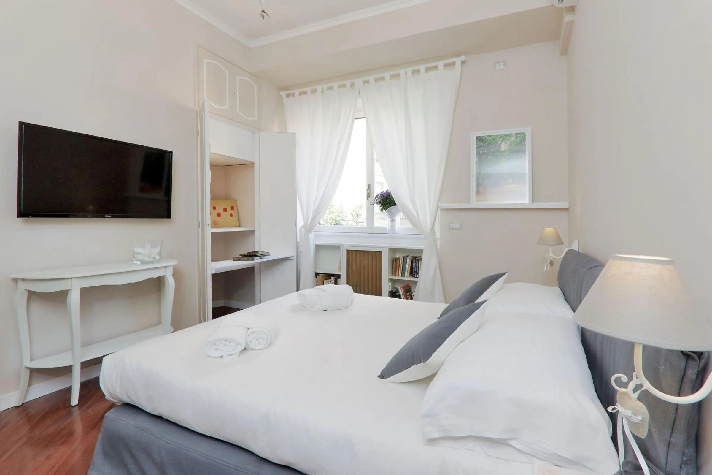 TV and multimedia, Bed in Vatican Art House