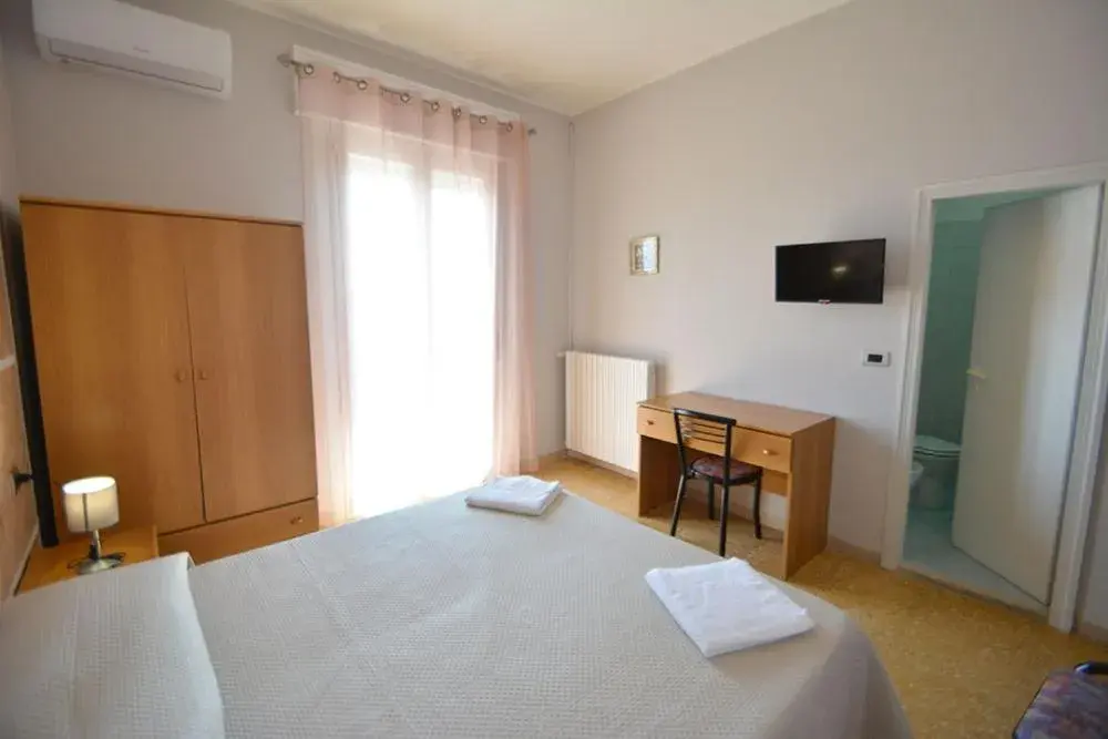 Double Room in Hotel BELLA ROMAGNA Double Room in Hotel BELLA ROMAGNA