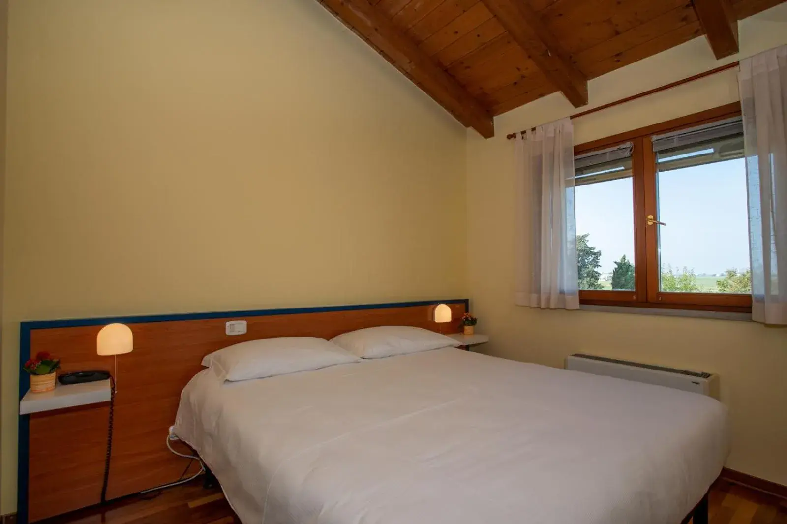 Double or Twin Room with Window with River View - single occupancy in Hotel Caneo Double or Twin Room with Window with River View - single occupancy in Hotel Caneo