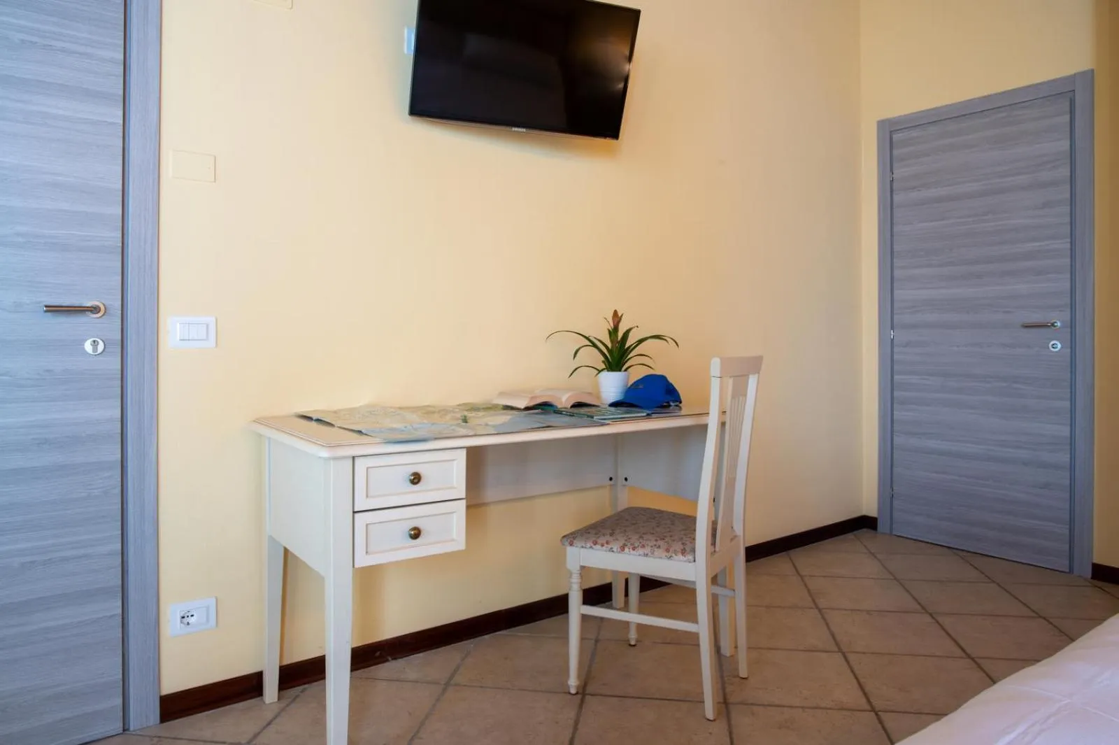 TV and multimedia in Hotel Caneo