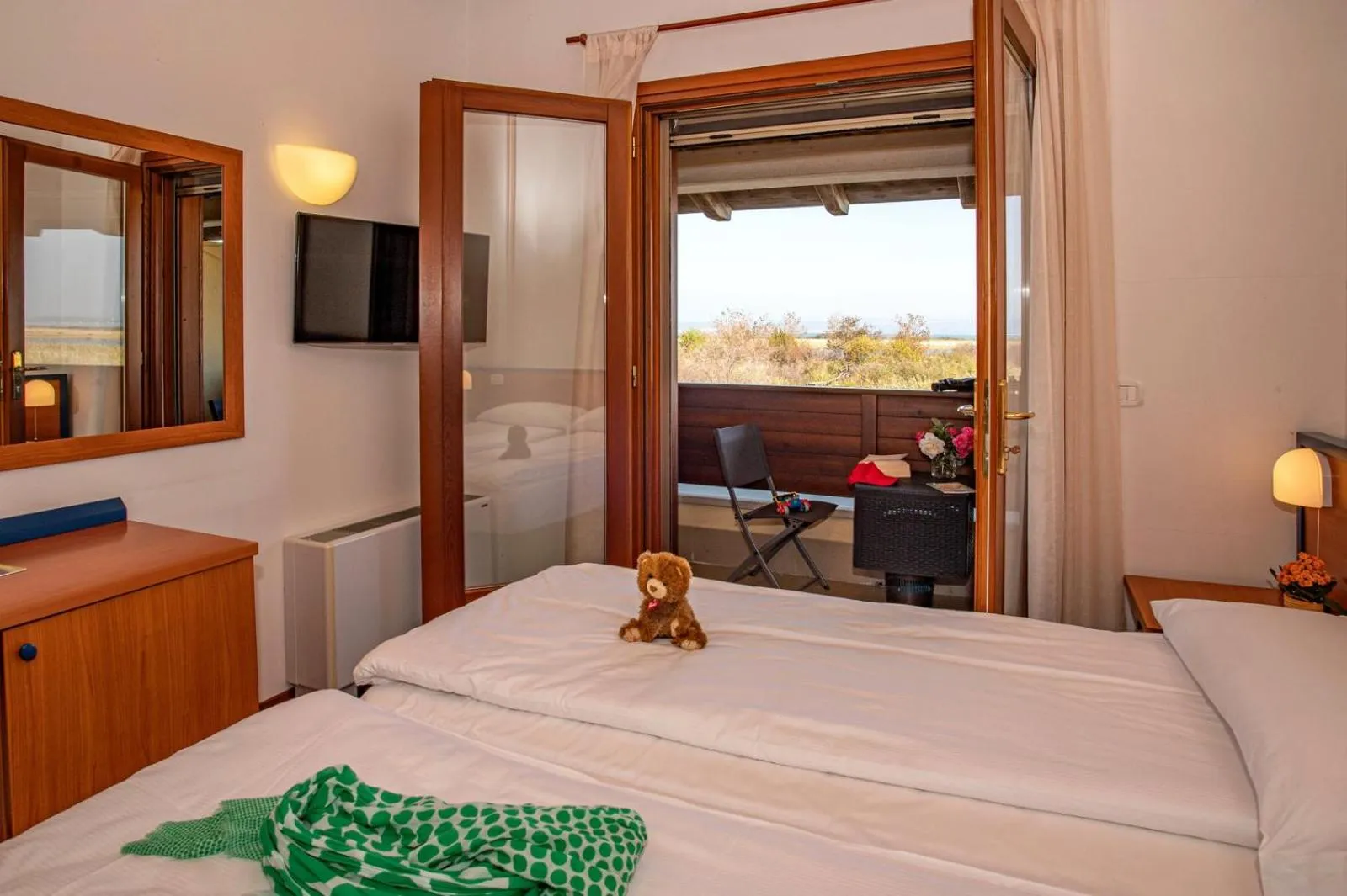 Photo of the whole room in Hotel Caneo