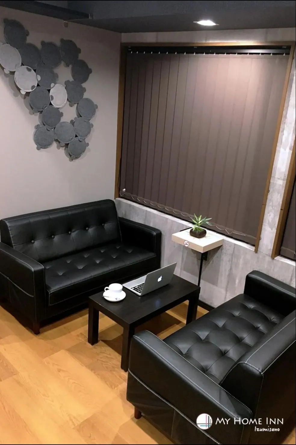 Communal lounge/ TV room in My Home Inn Izumisano