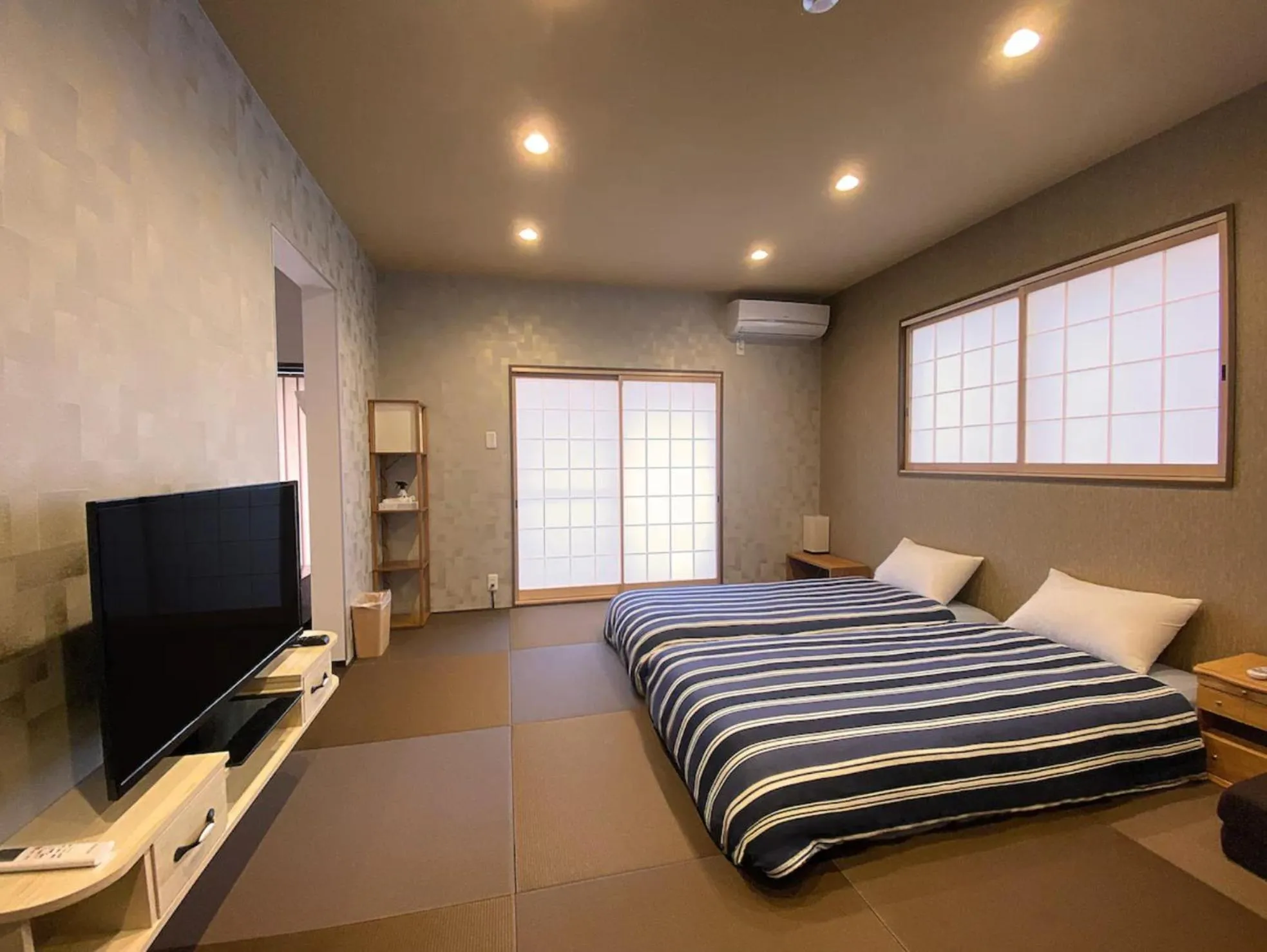 Photo of the whole room, Bed in My Home Inn Izumisano