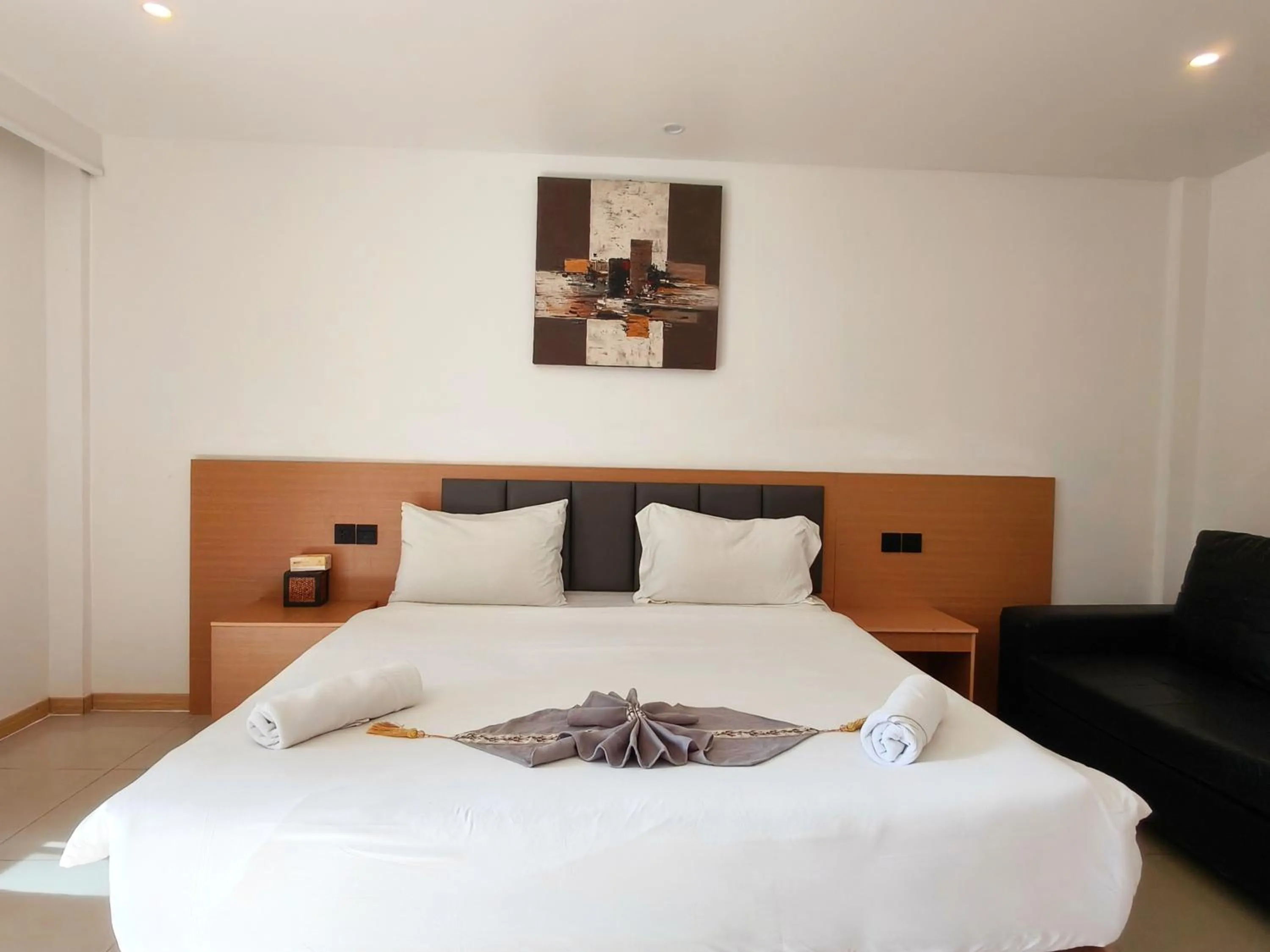 Photo of the whole room, Bed in V Beach Resort