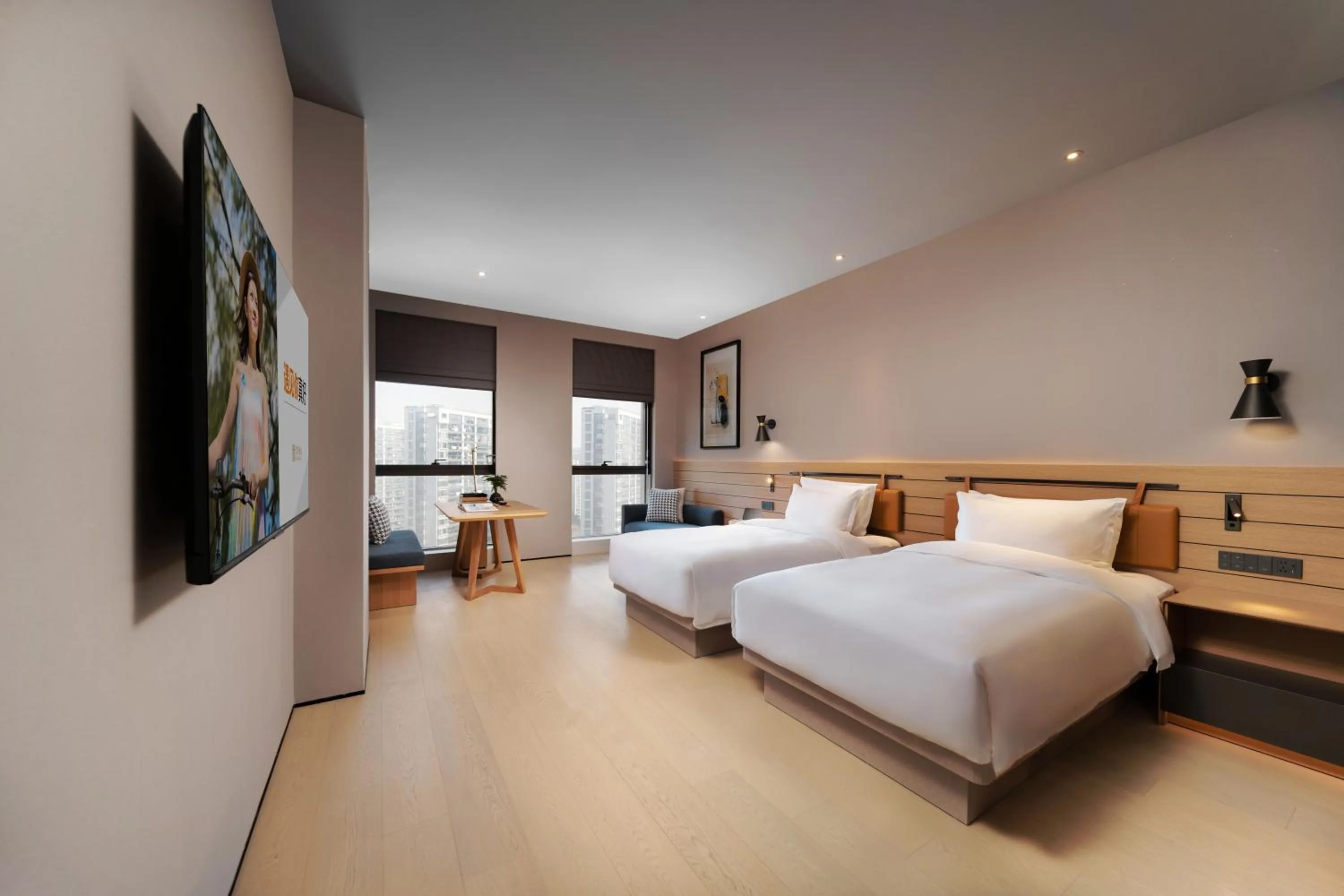Photo of the whole room, Bed in SSAW Boutique Hotel Hangzhou Chengjun Grand Canal