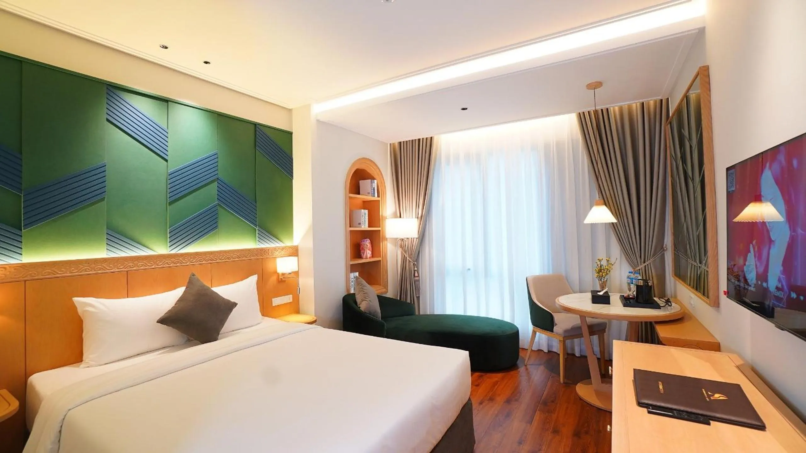 Photo of the whole room, Bed in Saigon Aroma Hotel