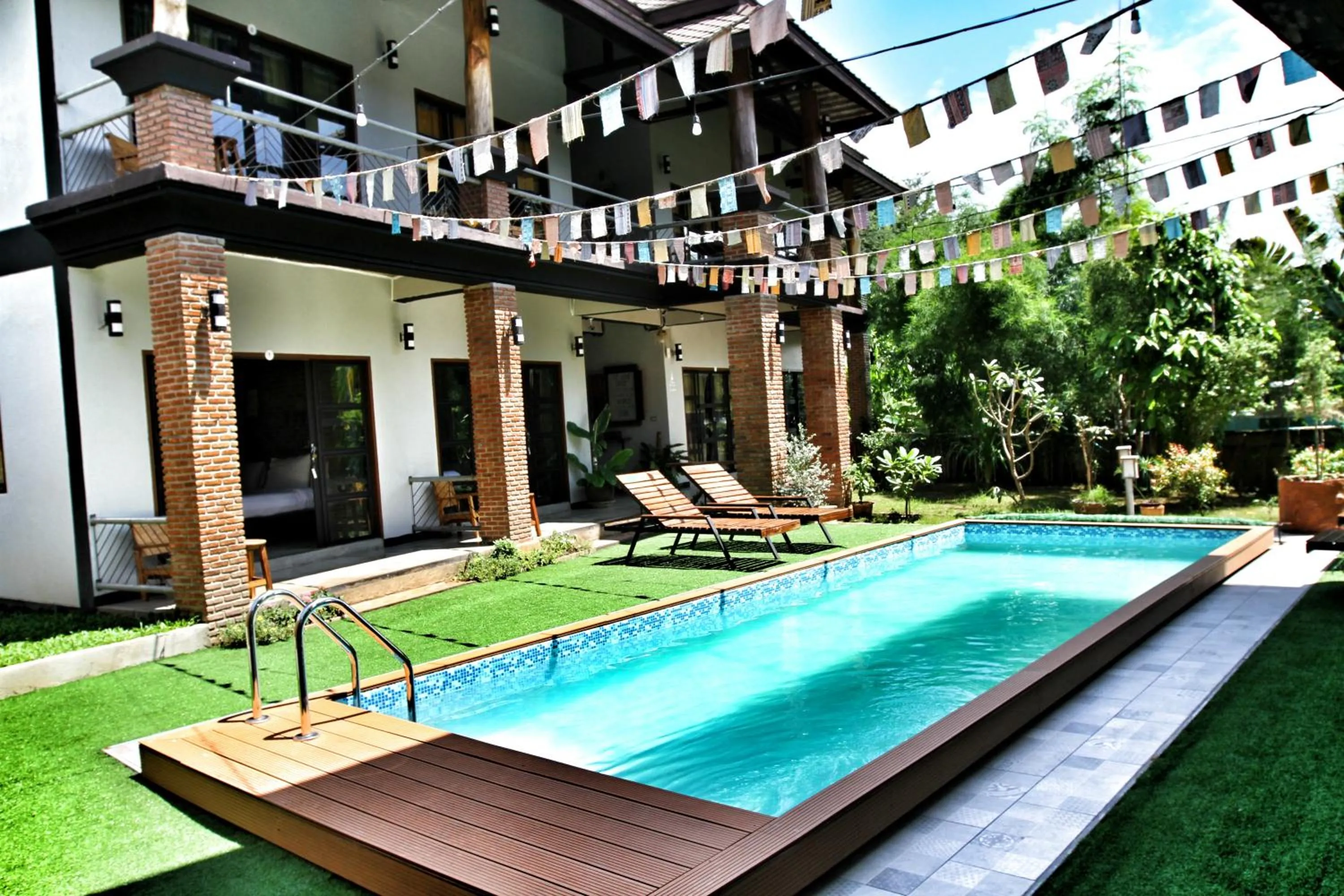Pool view in Above The Sea Maesariang