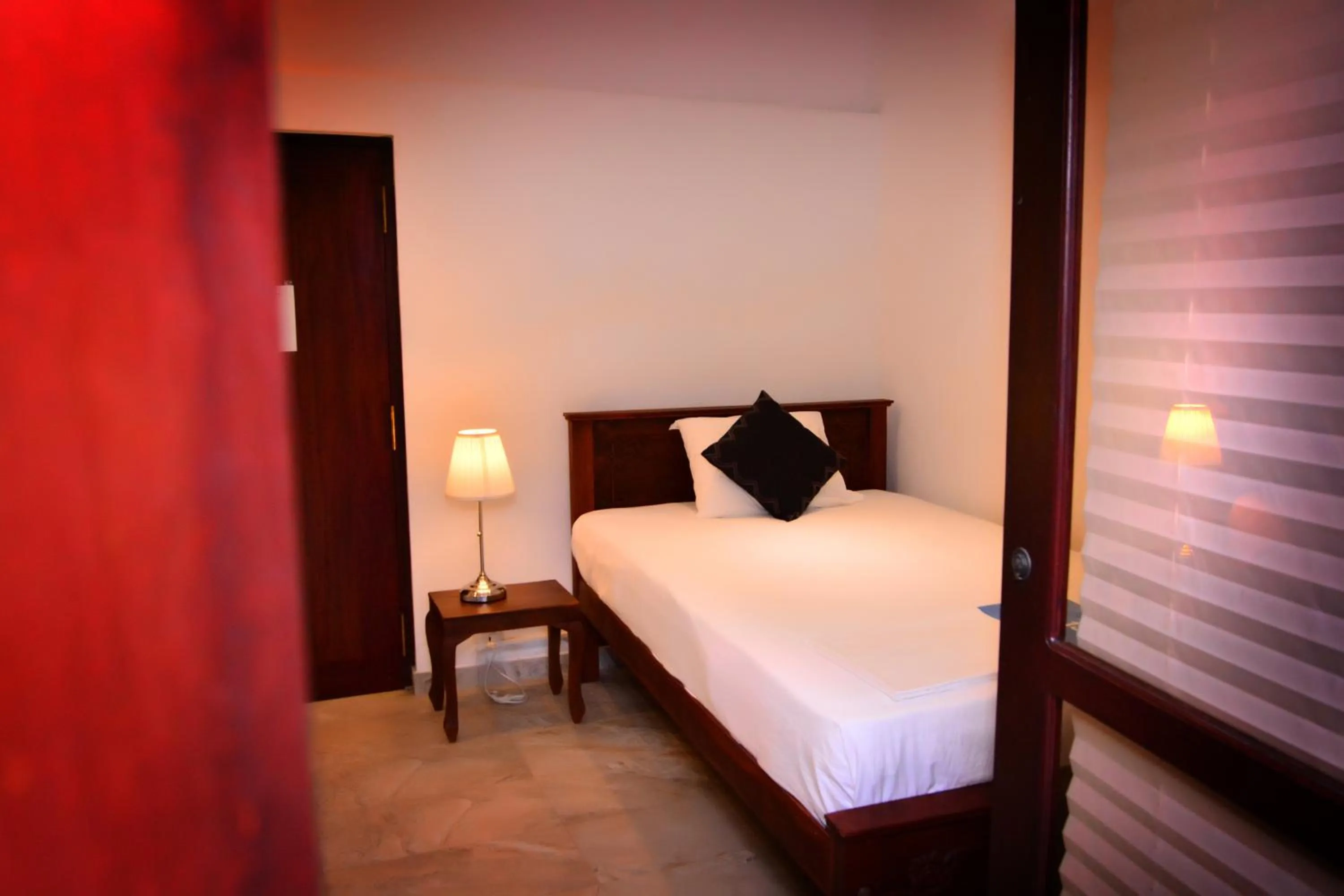 Photo of the whole room, Bed in Lucas