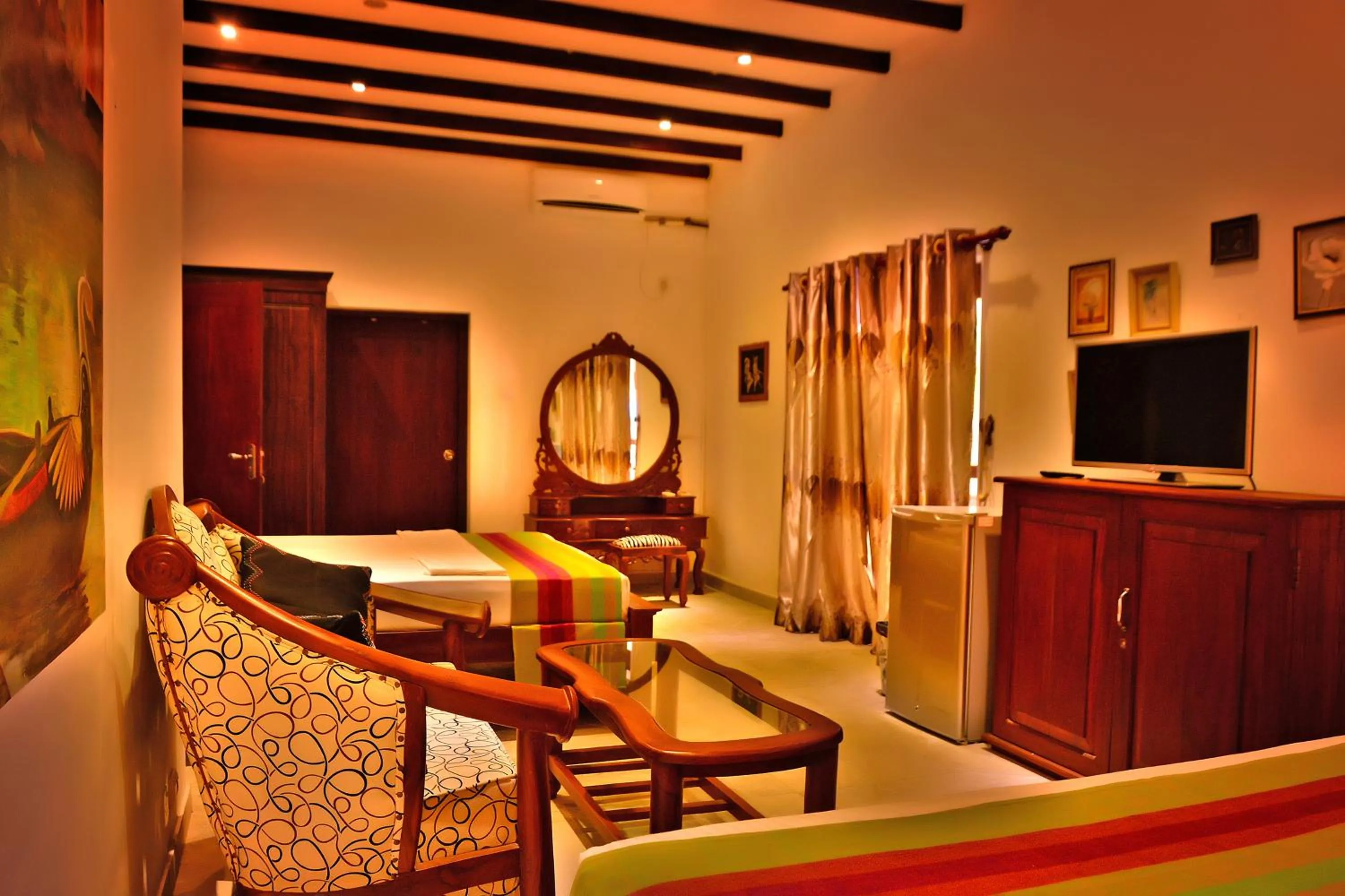 Photo of the whole room in Lucas