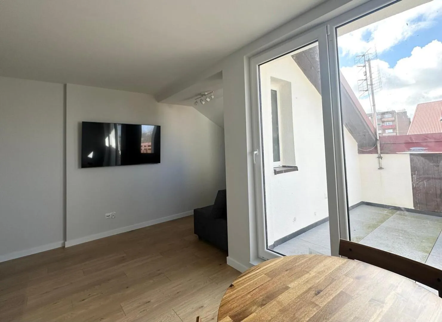 TV and multimedia in Apartament Suzanne Q4Apartments