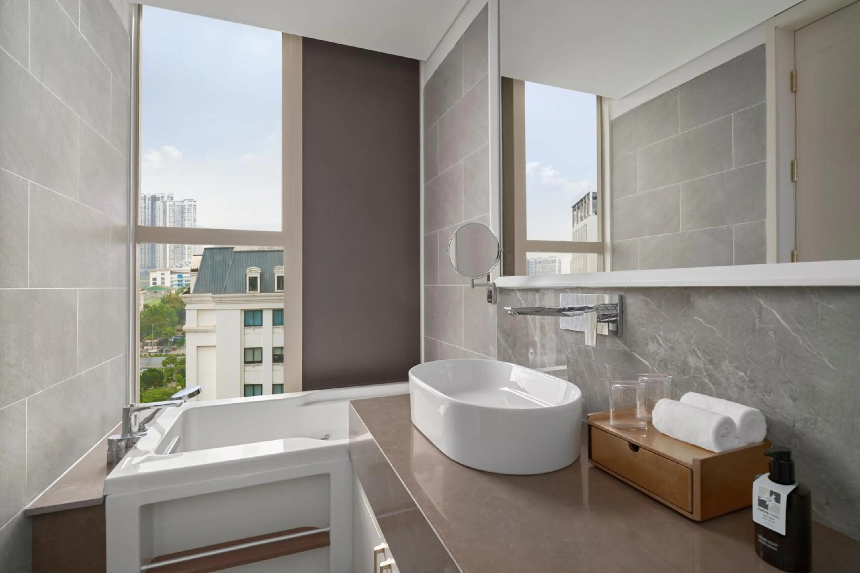 Bath in Epic Tower Swiss-Belresidences Hanoi
